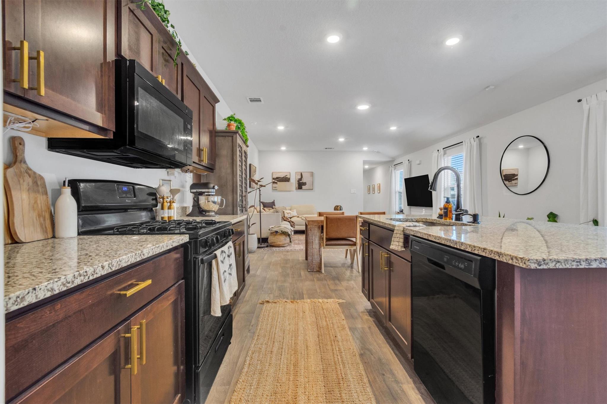 204 Calgary Ln, San Marcos, TX 78666