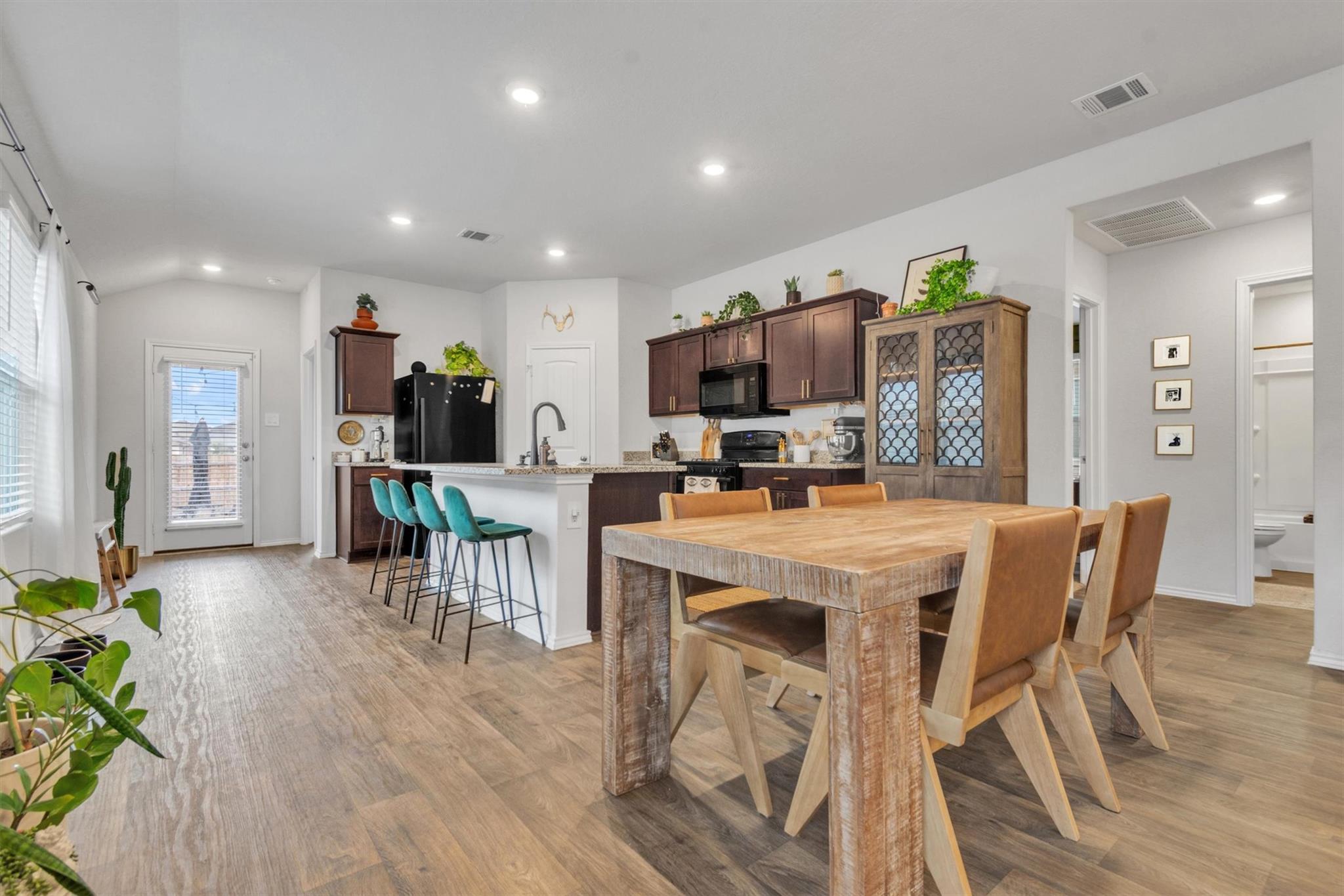 204 Calgary Ln, San Marcos, TX 78666