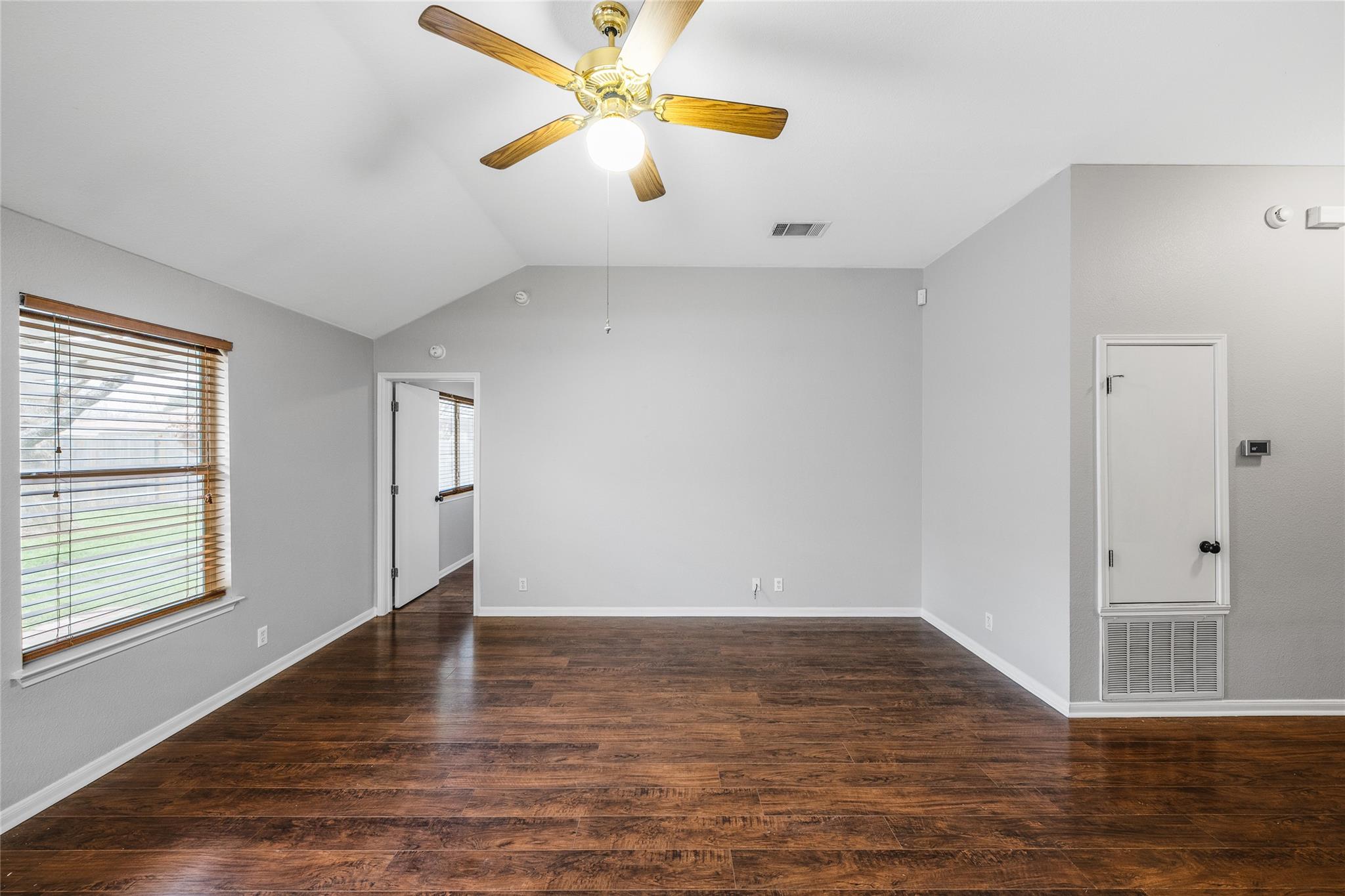 108 Tanglewood Ln, Hutto, TX 78634