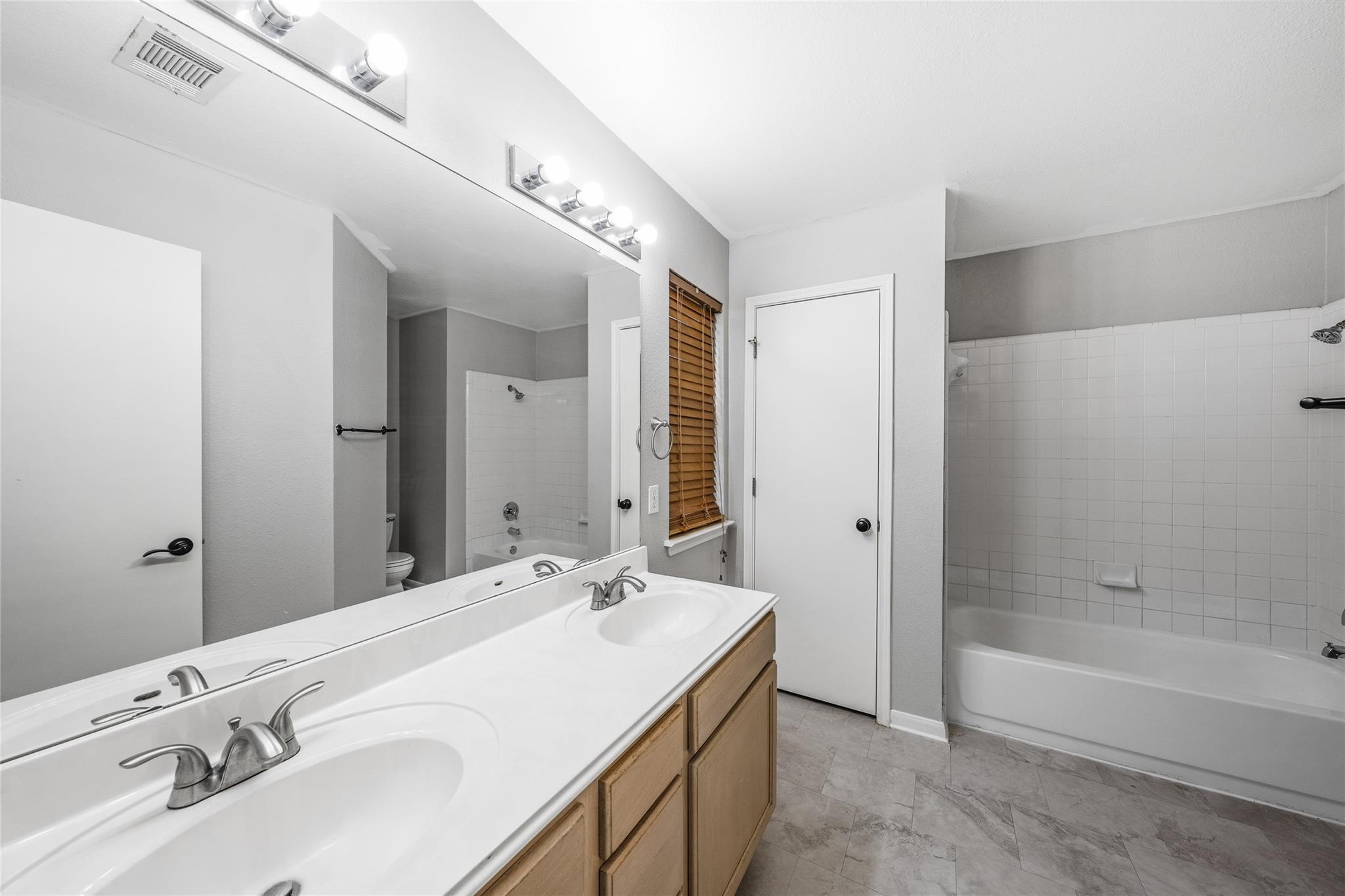 108 Tanglewood Ln, Hutto, TX 78634