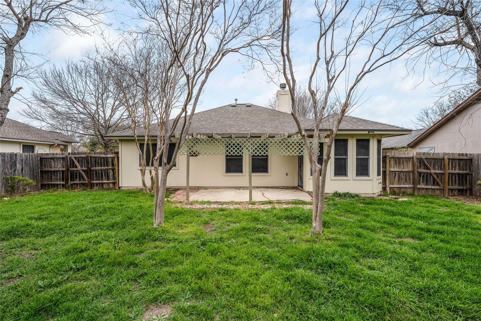 108 Tanglewood Ln, Hutto, TX 78634