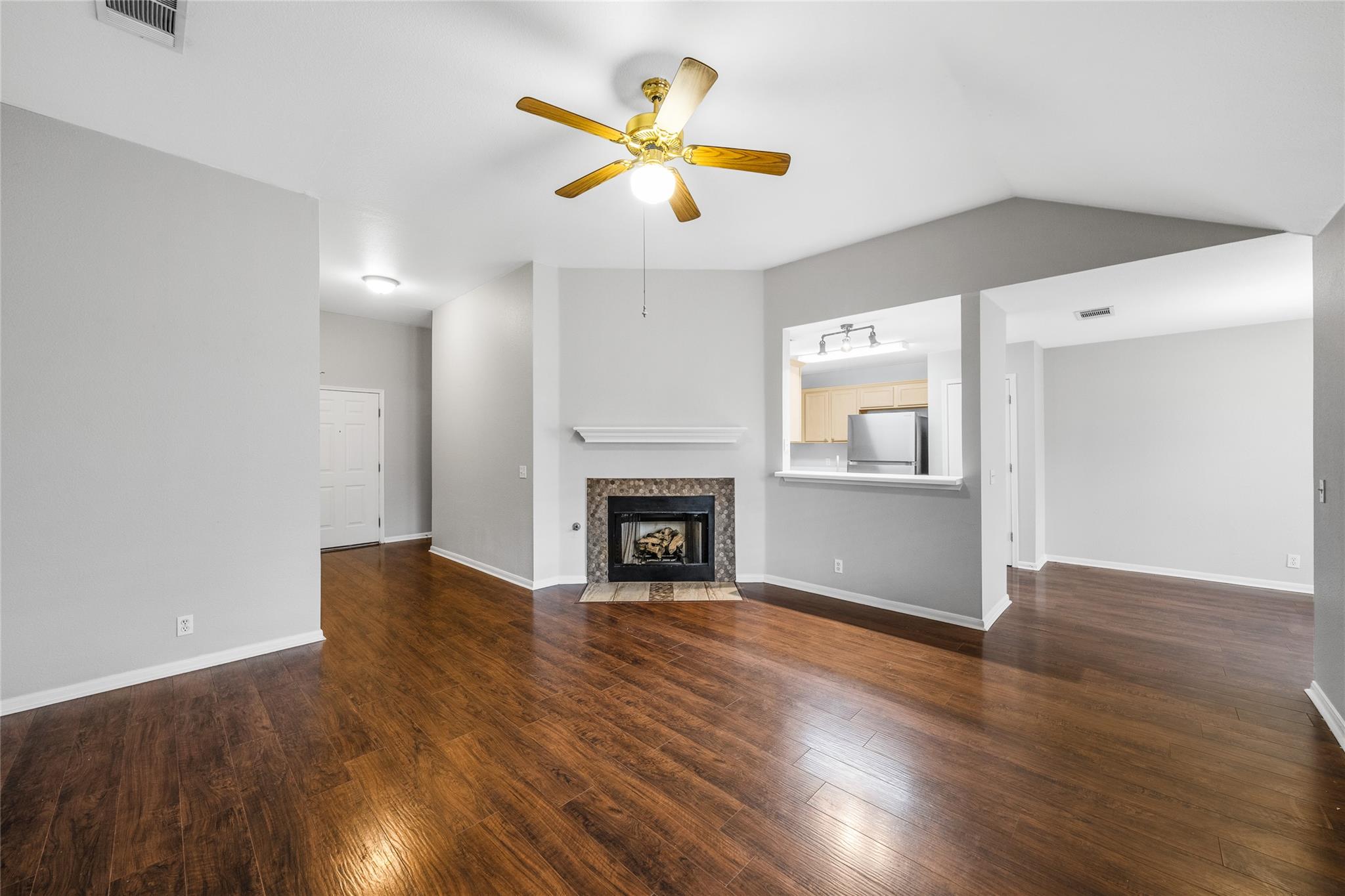 108 Tanglewood Ln, Hutto, TX 78634