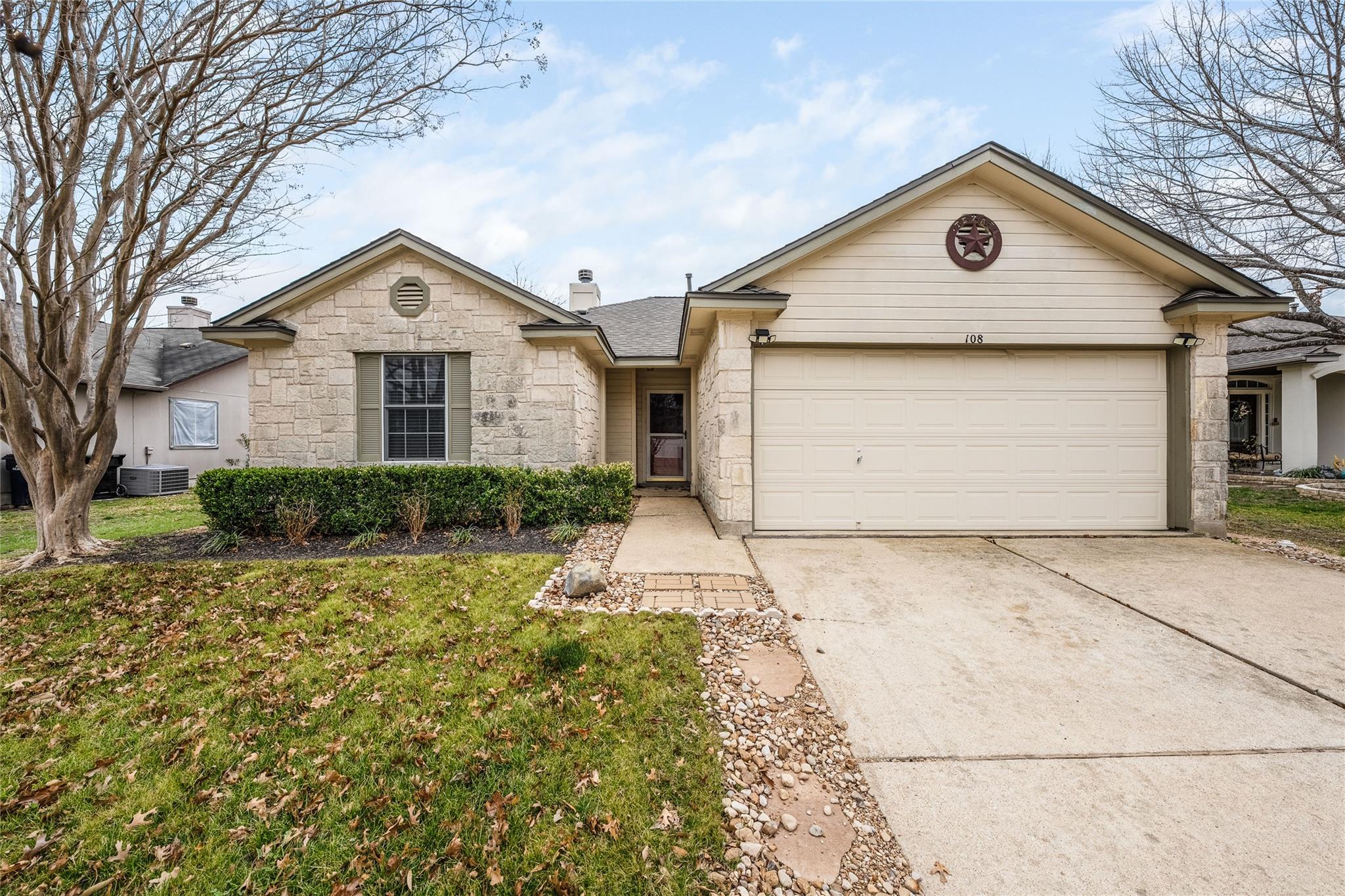 108 Tanglewood Ln, Hutto, TX 78634