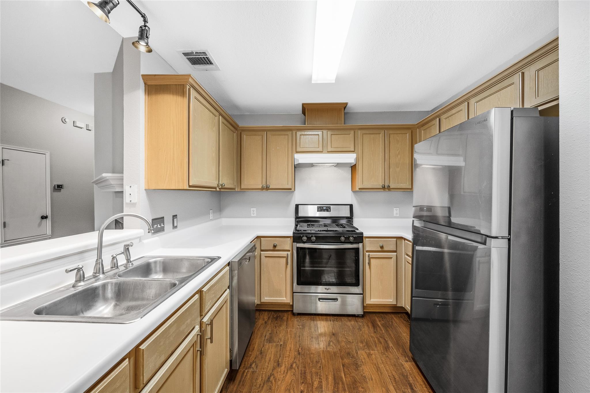 108 Tanglewood Ln, Hutto, TX 78634