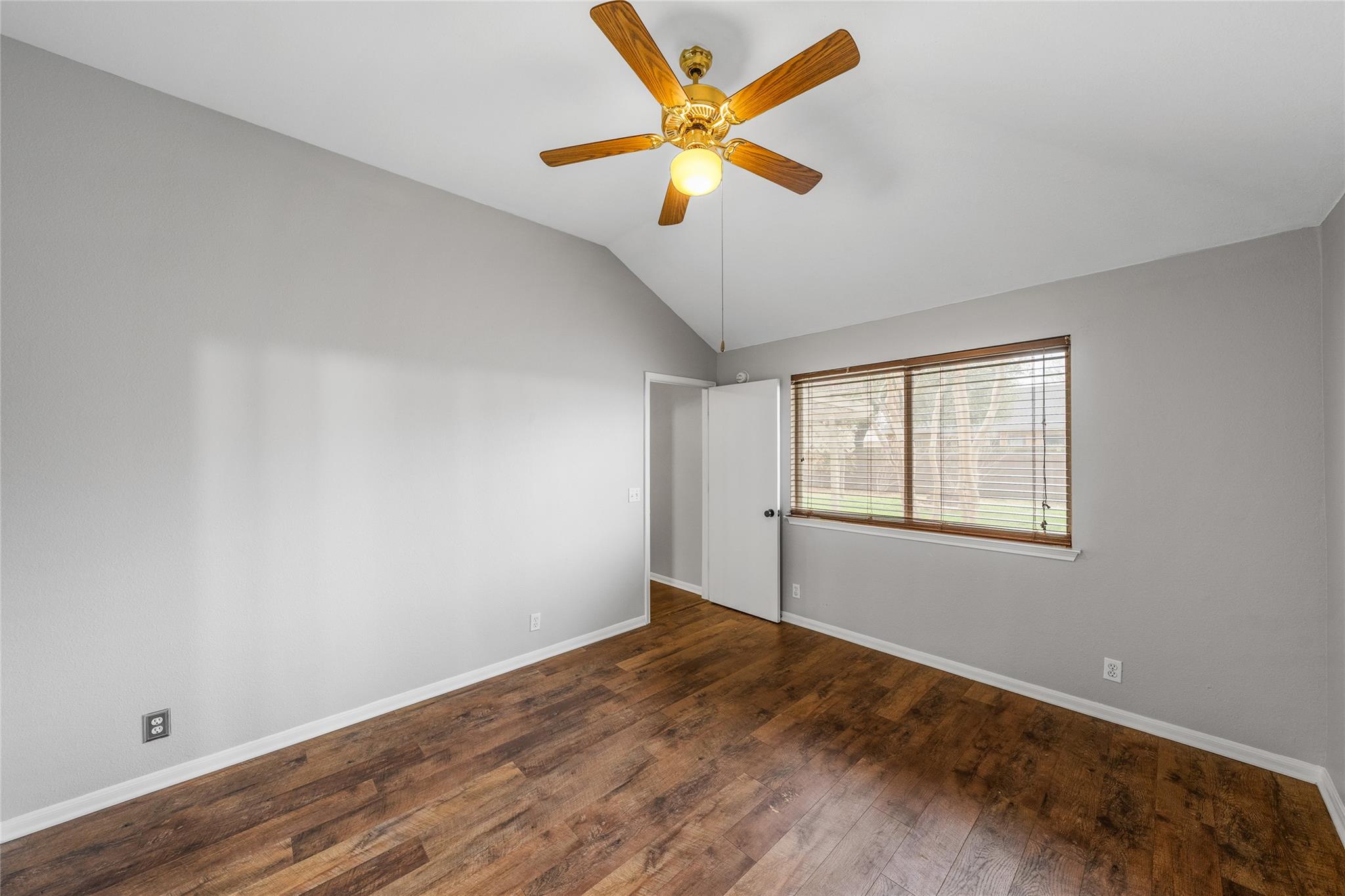 108 Tanglewood Ln, Hutto, TX 78634