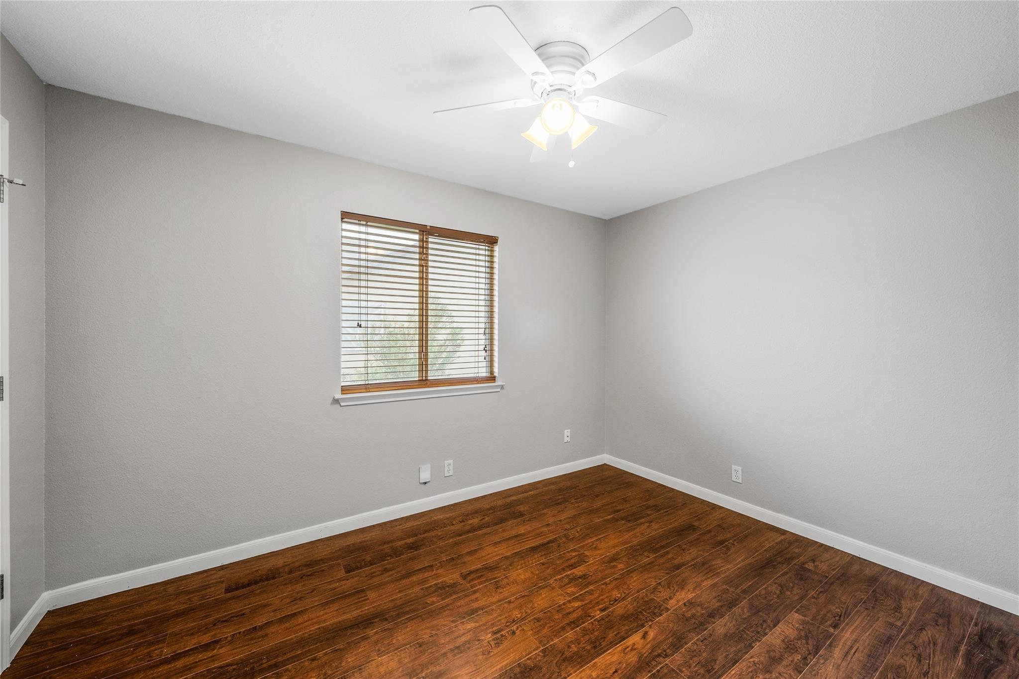 108 Tanglewood Ln, Hutto, TX 78634