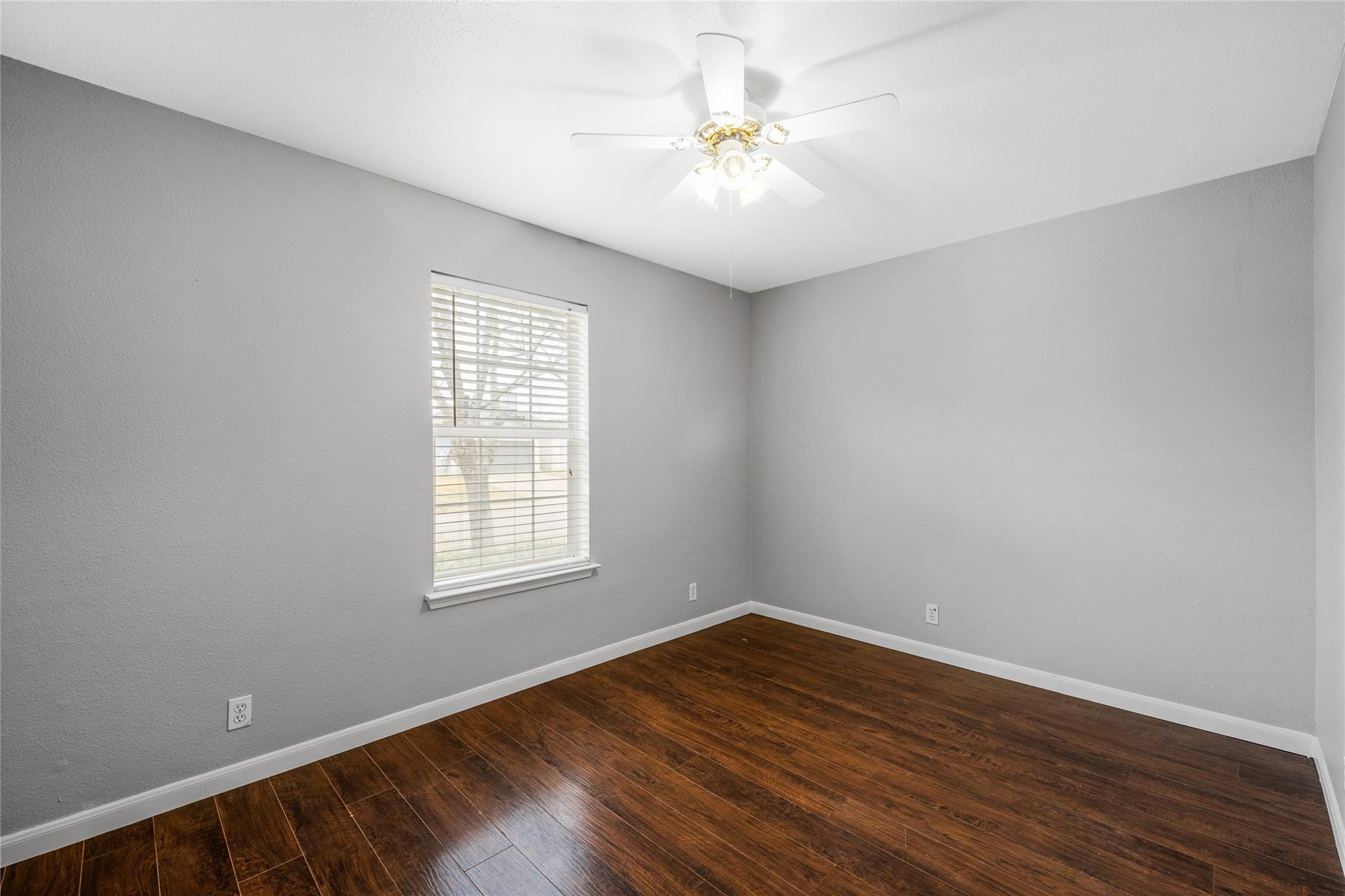 108 Tanglewood Ln, Hutto, TX 78634