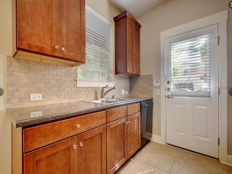 1601 Miriam Ave # 203, Austin, TX 78702