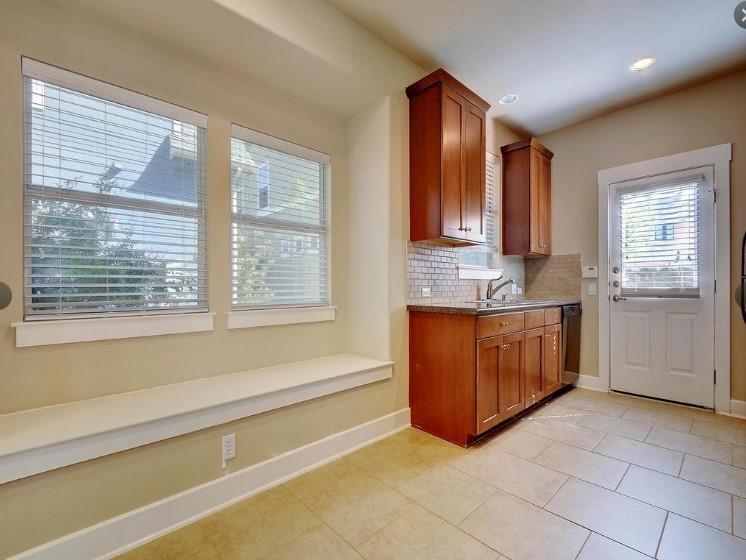 1601 Miriam Ave # 203, Austin, TX 78702