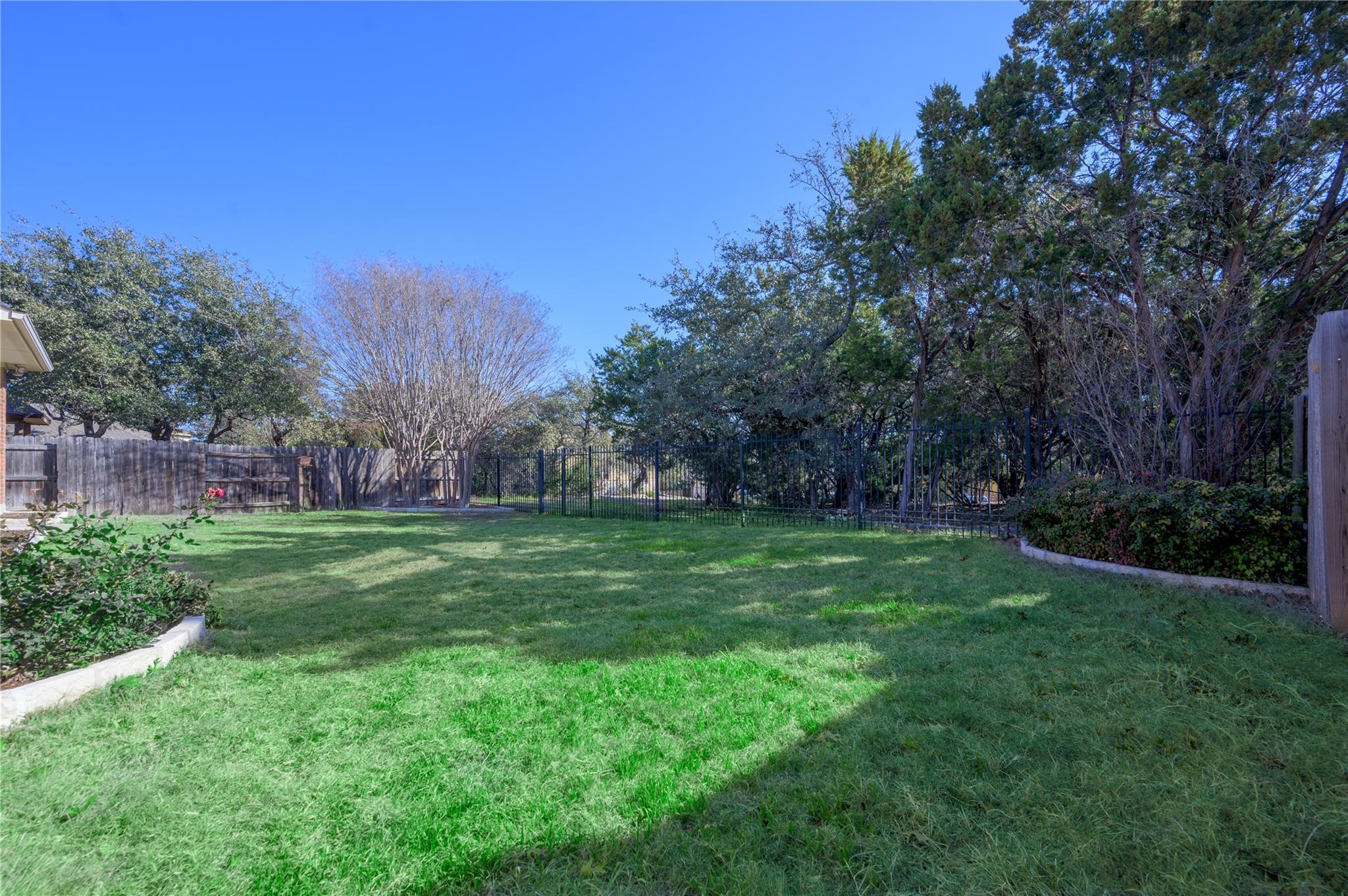 22325 Rock Wren Rd, Spicewood, TX 78669