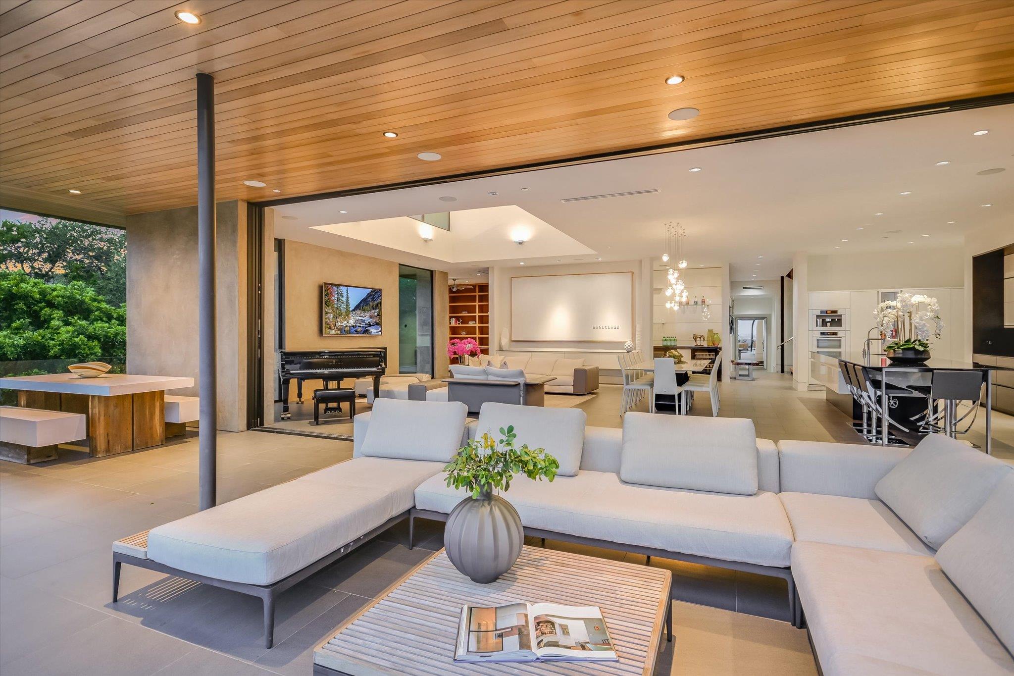 901 Terrace Mountain Dr, West Lake Hills, TX 78746