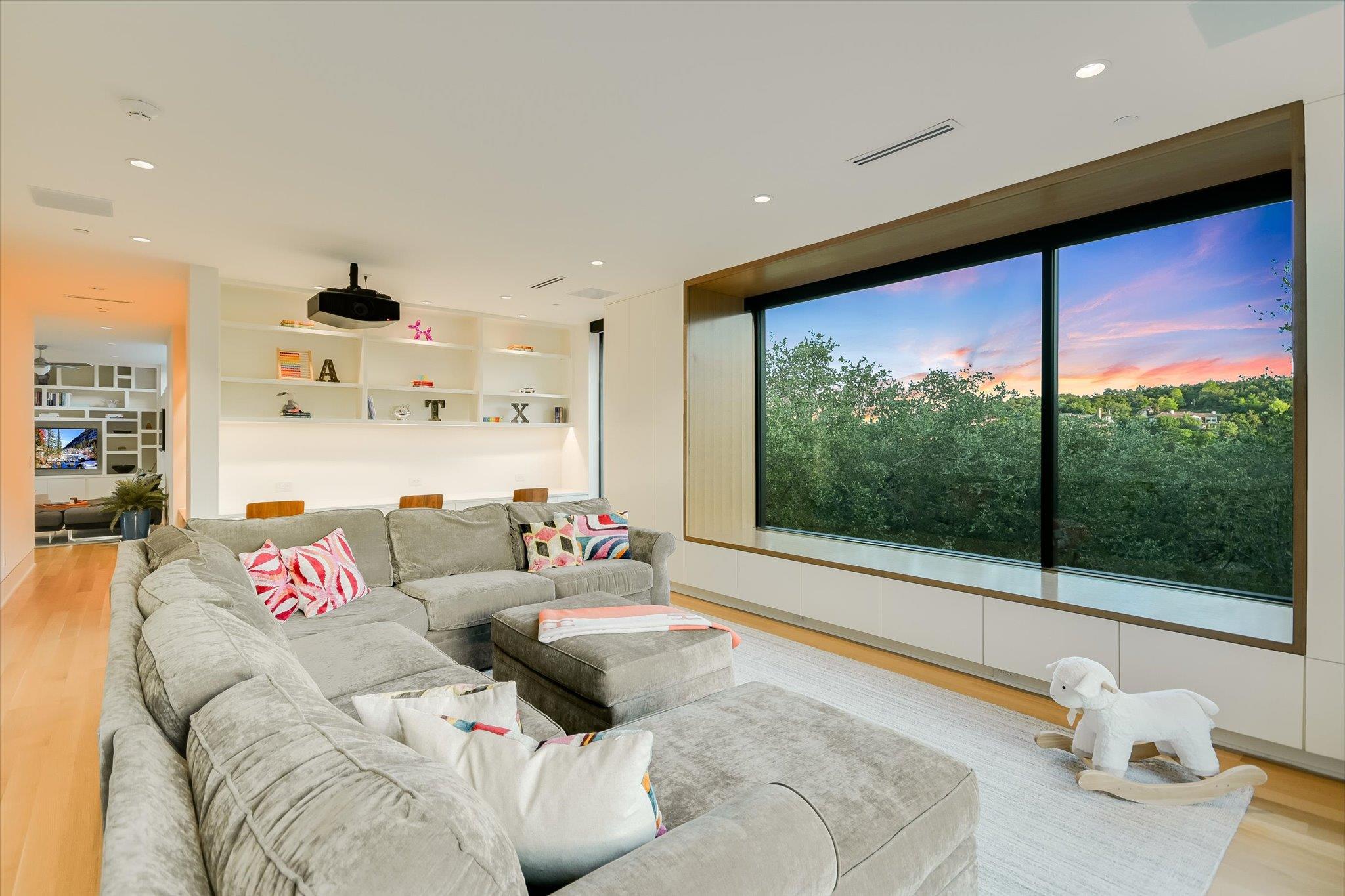 901 Terrace Mountain Dr, West Lake Hills, TX 78746