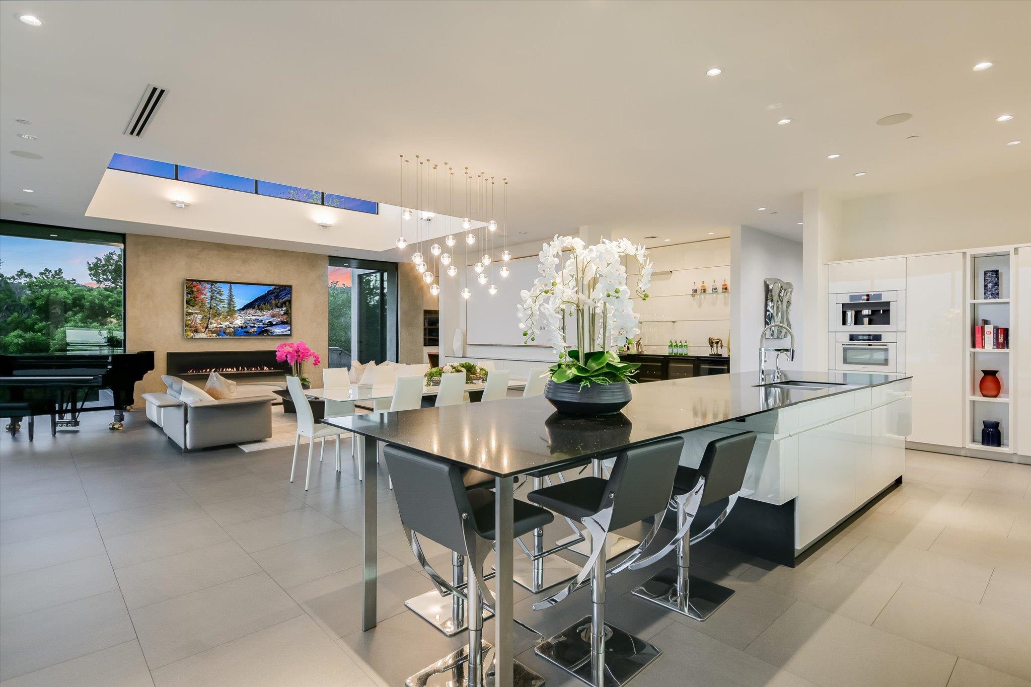 901 Terrace Mountain Dr, West Lake Hills, TX 78746