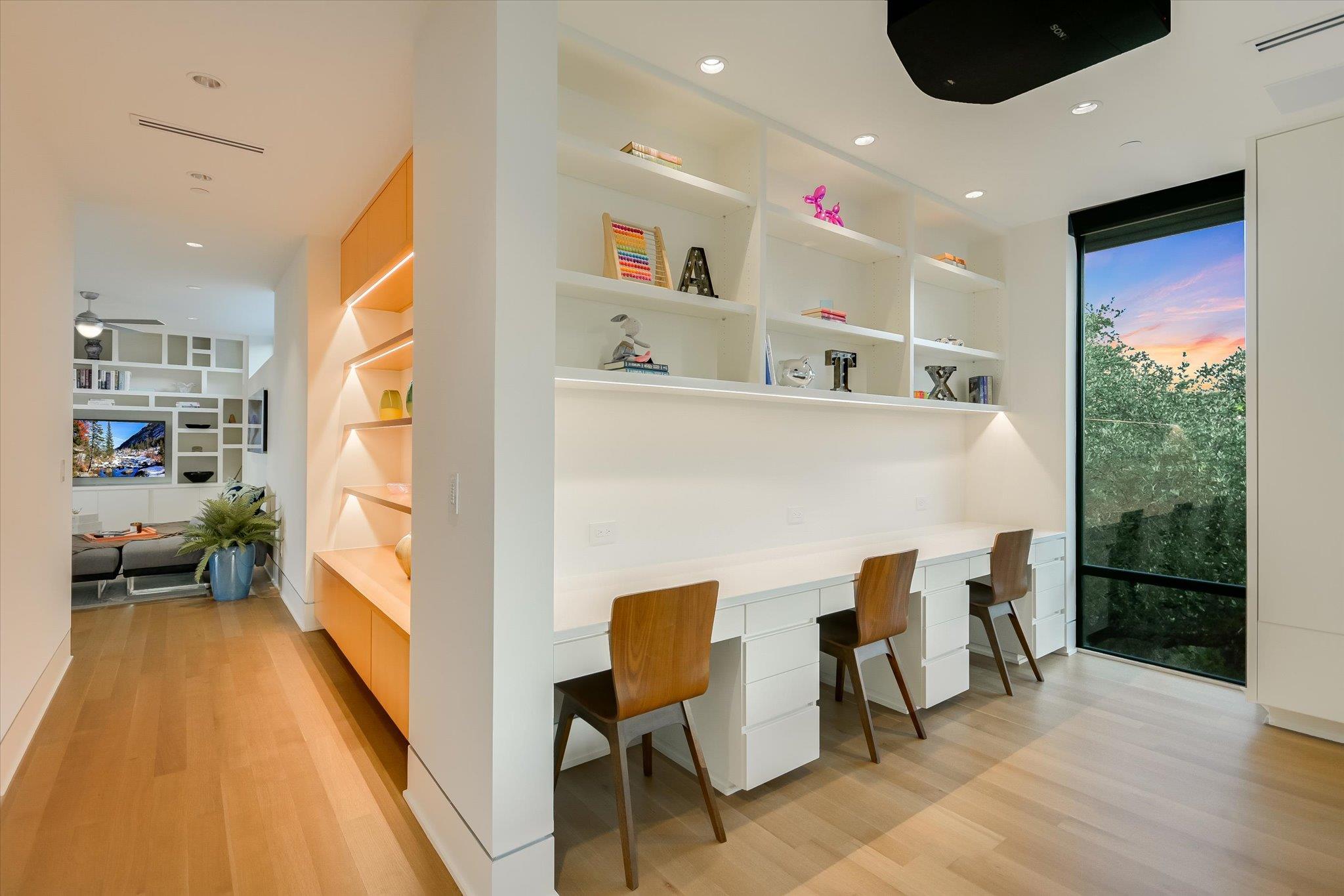 901 Terrace Mountain Dr, West Lake Hills, TX 78746