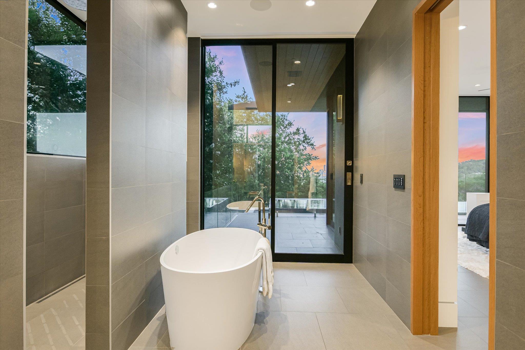 901 Terrace Mountain Dr, West Lake Hills, TX 78746