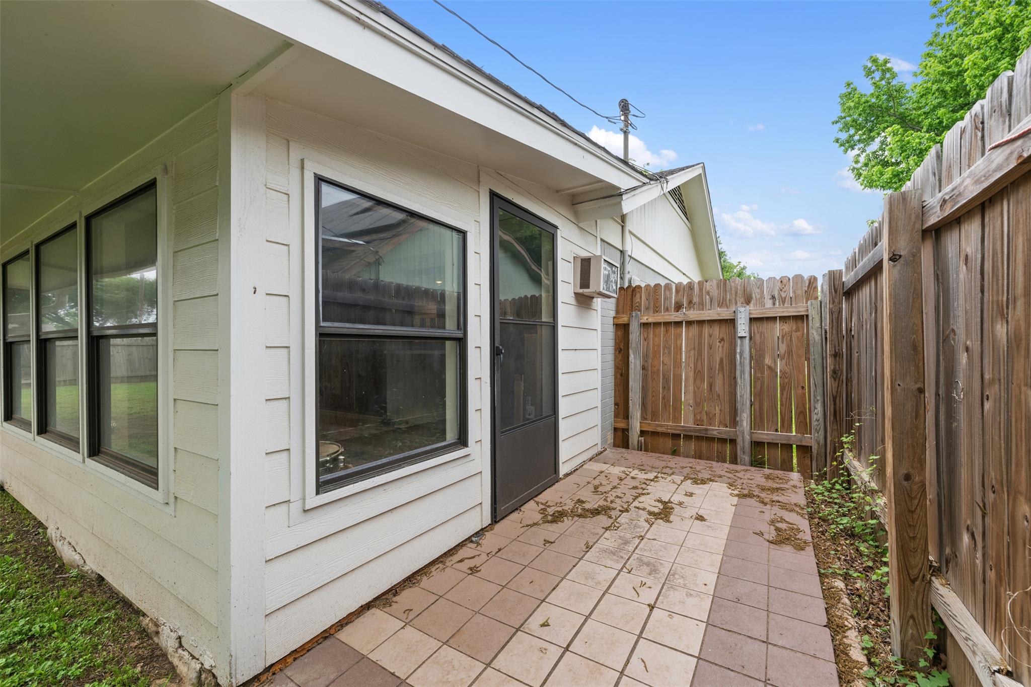 1003 Whispering Dr, Round Rock, TX 78664