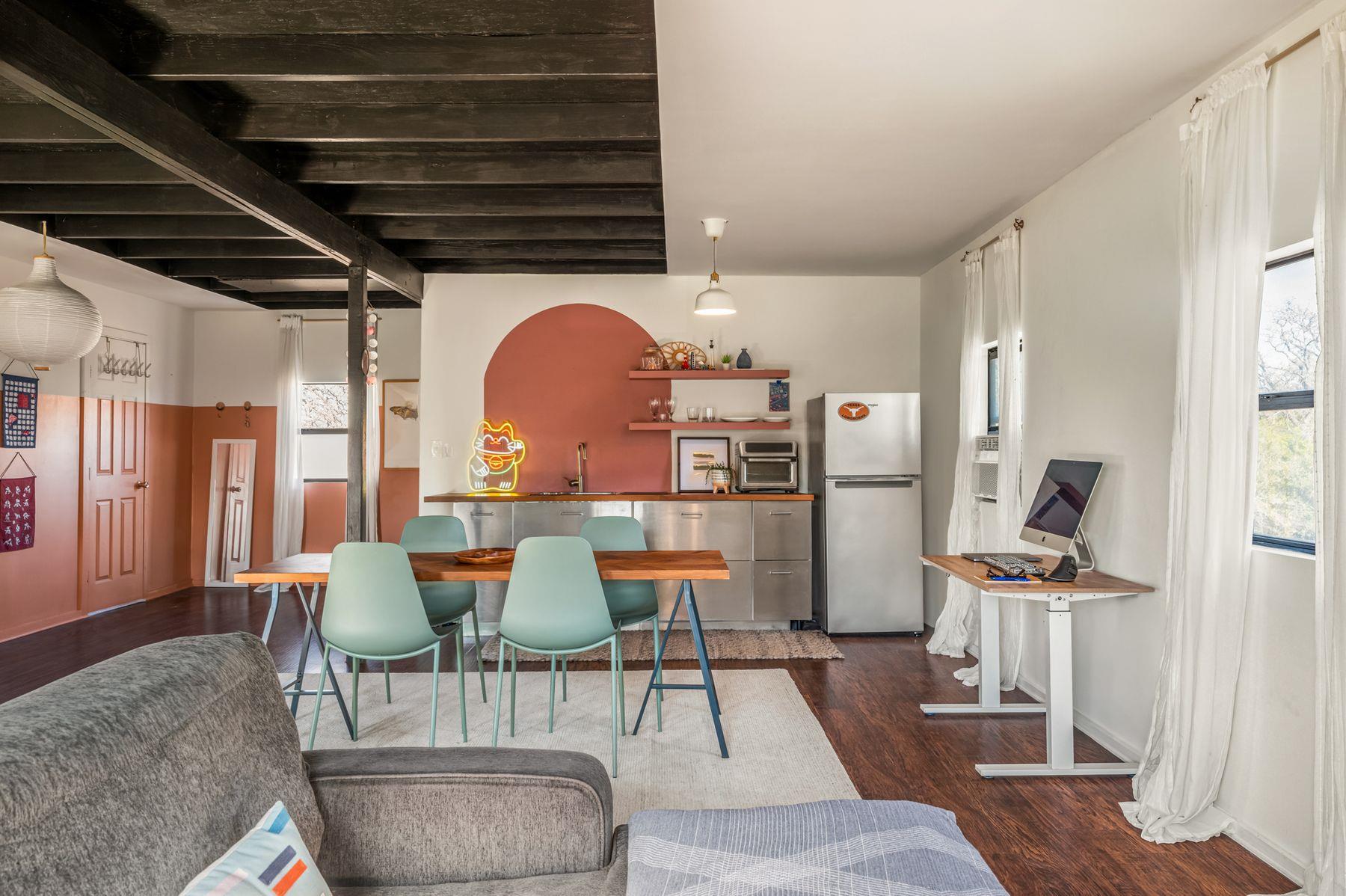 510 Thousand Oaks Dr, Cedar Creek, TX 78612