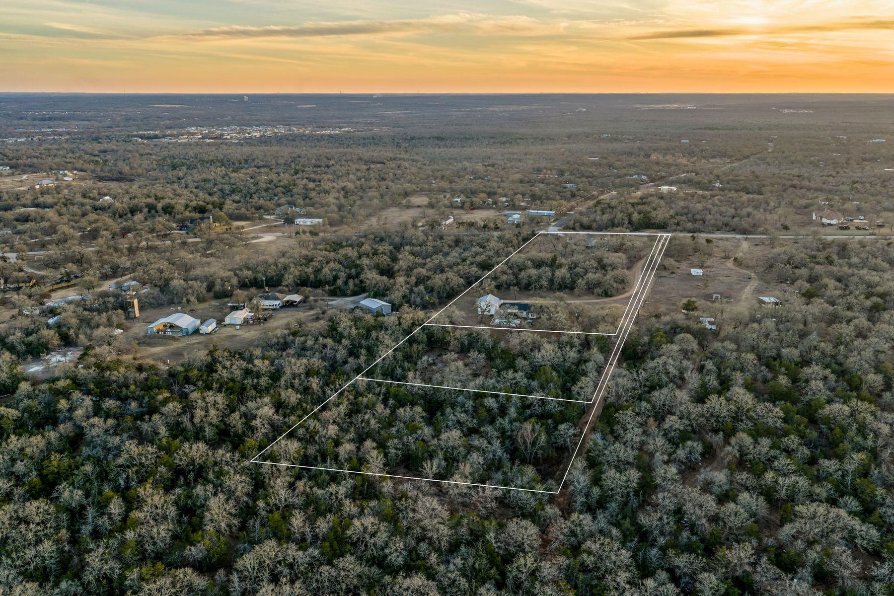 510 Thousand Oaks Dr, Cedar Creek, TX 78612