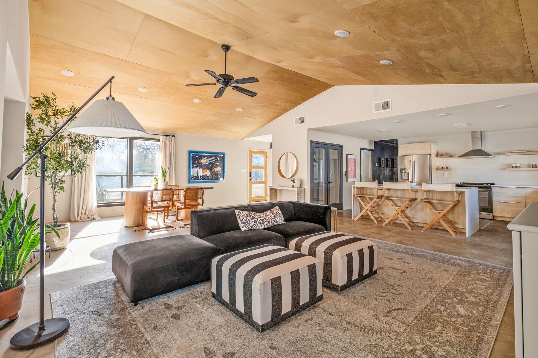 510 Thousand Oaks Dr, Cedar Creek, TX 78612