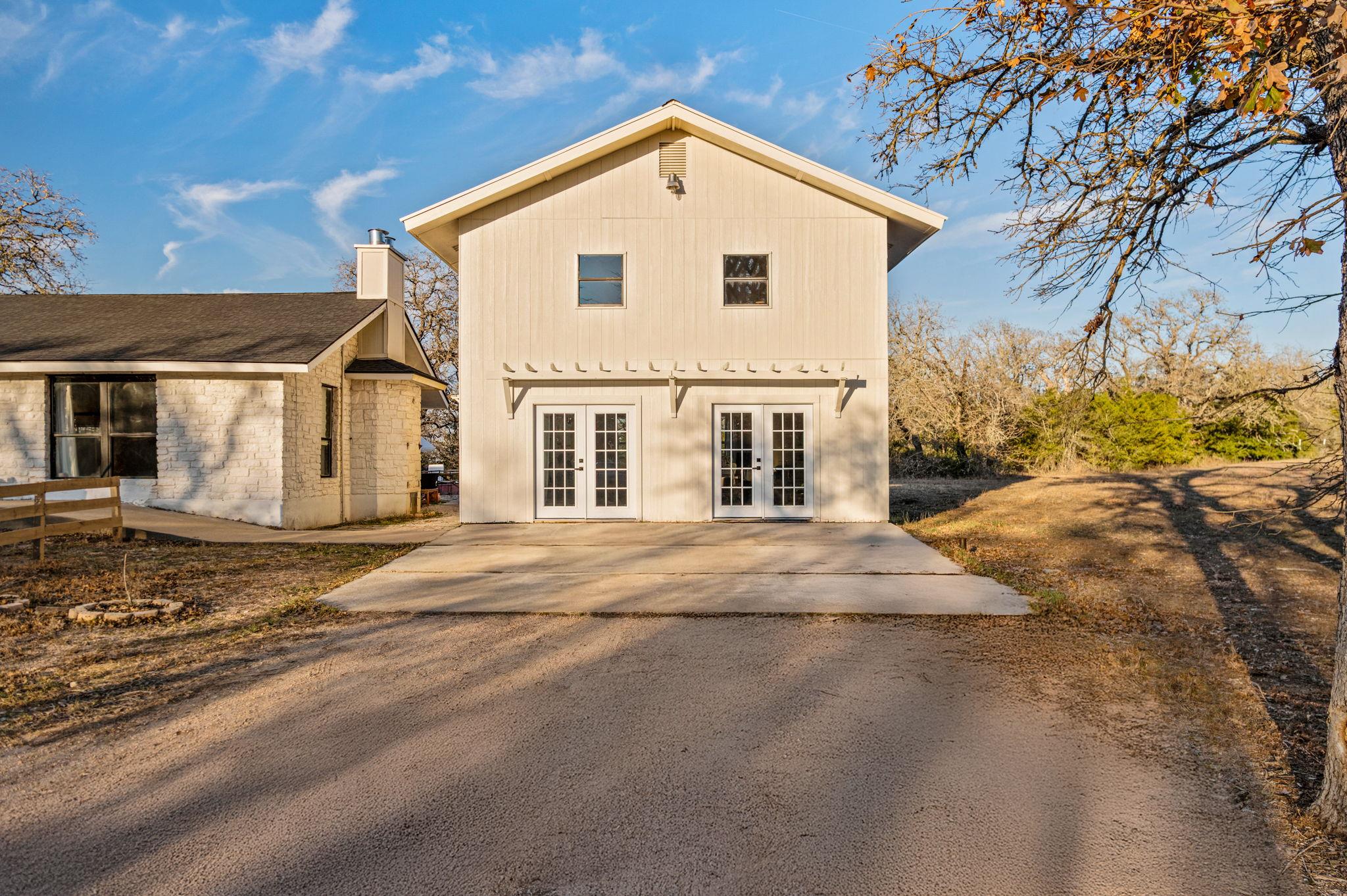 510 Thousand Oaks Dr, Cedar Creek, TX 78612