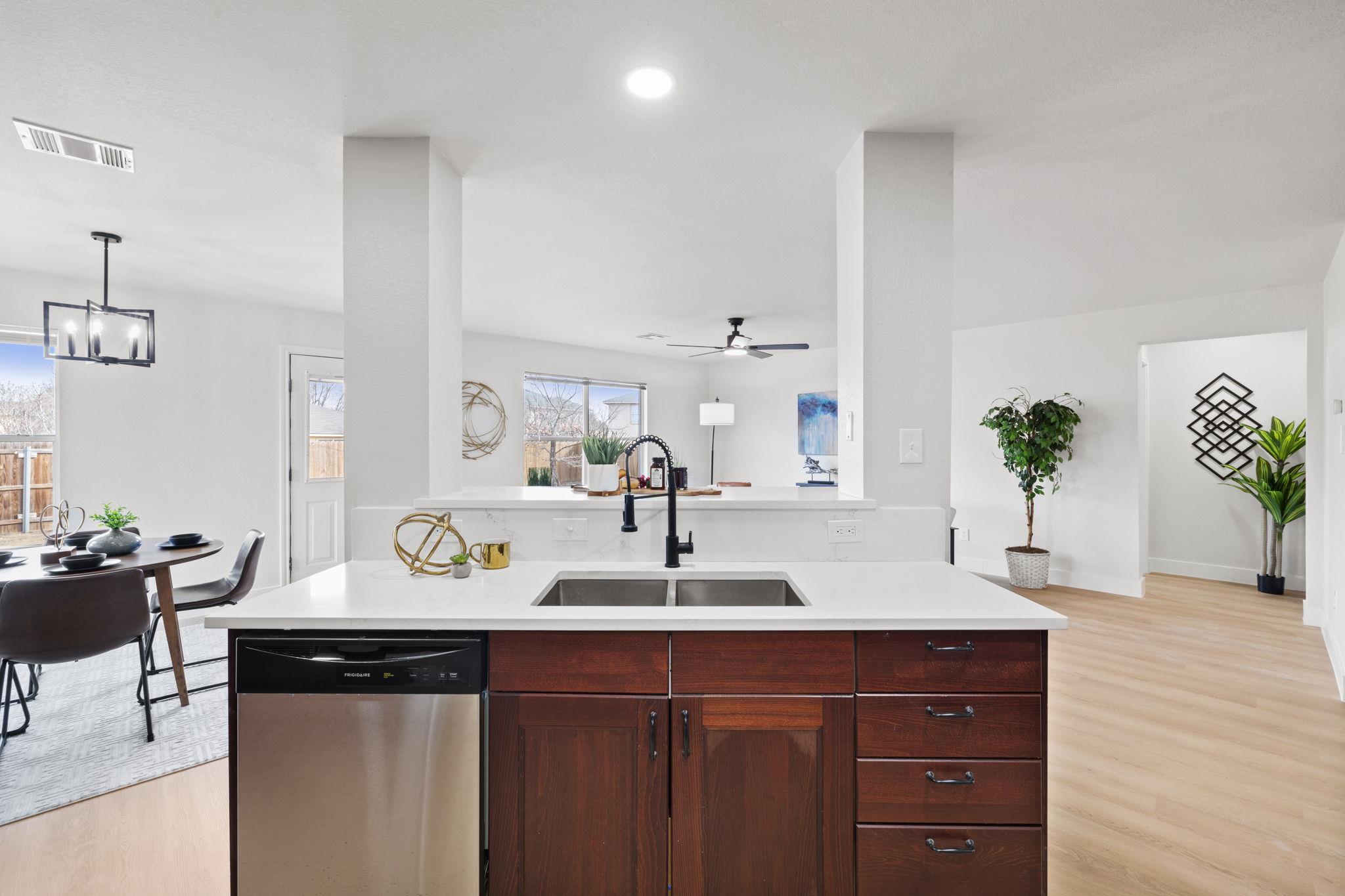 212 Meadow Park Dr, Georgetown, TX 78626