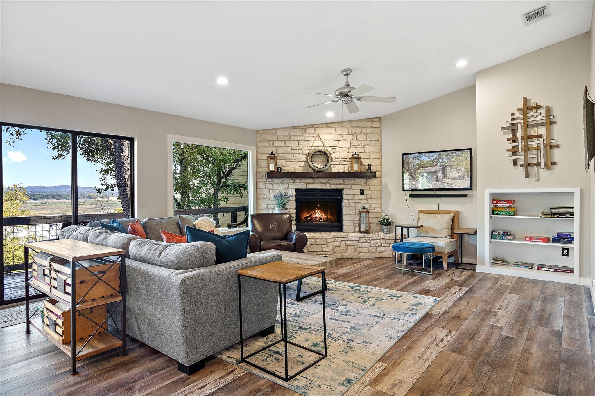 106 Center Cove II Loop, Spicewood, TX 78669