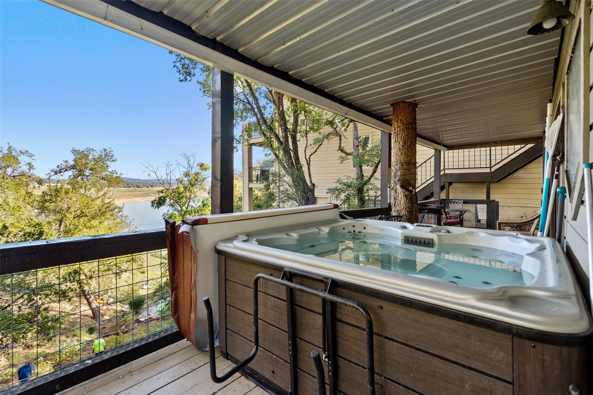 106 Center Cove II Loop, Spicewood, TX 78669