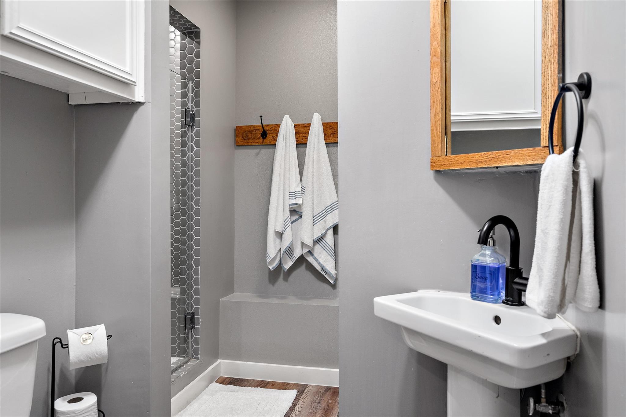 106 Center Cove II Loop, Spicewood, TX 78669