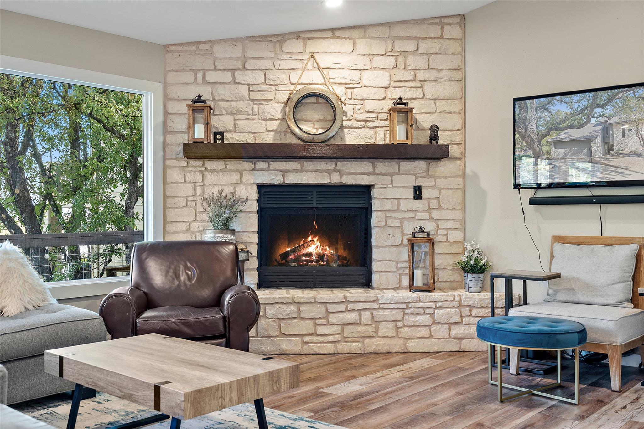 106 Center Cove II Loop, Spicewood, TX 78669