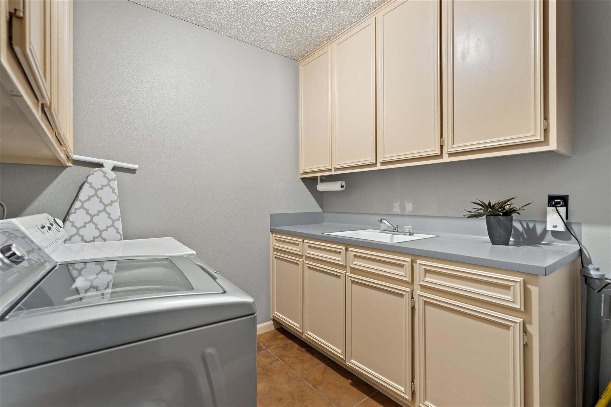 106 Center Cove II Loop, Spicewood, TX 78669