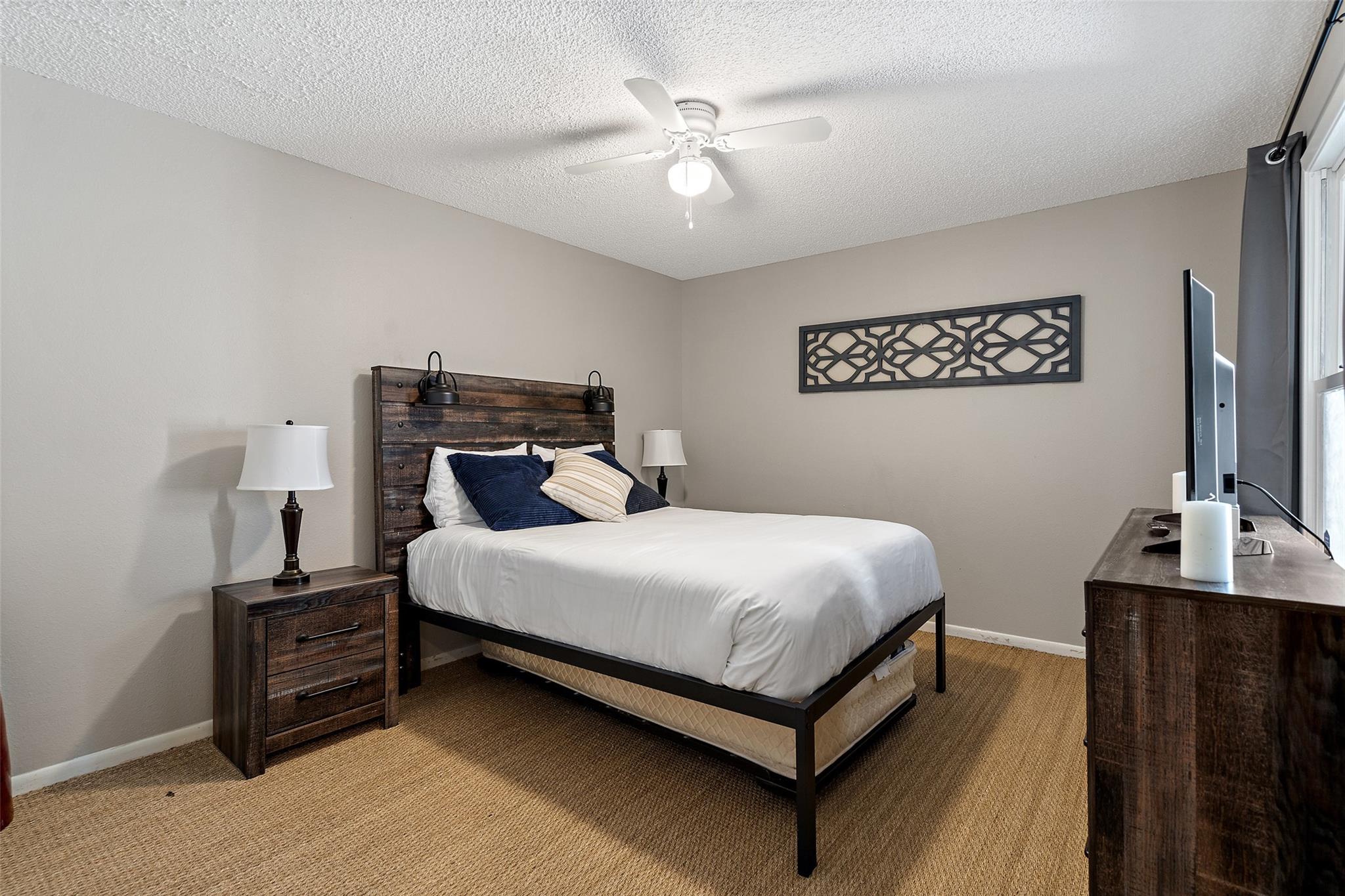 106 Center Cove II Loop, Spicewood, TX 78669