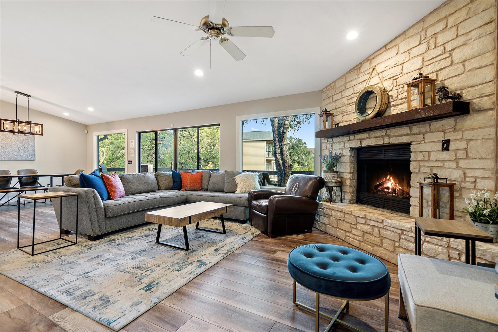 106 Center Cove II Loop, Spicewood, TX 78669