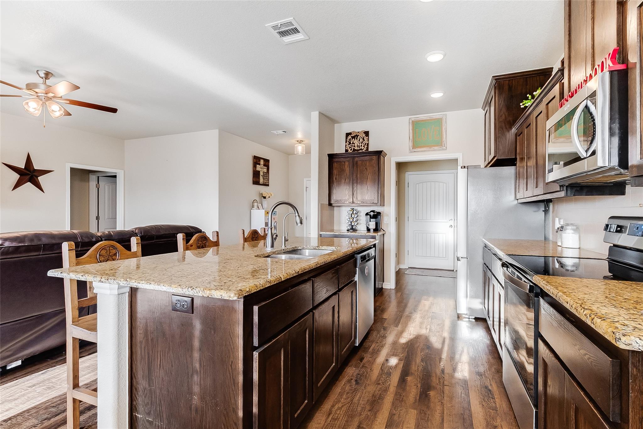 141 Elmer Ave, Burnet, TX 78611