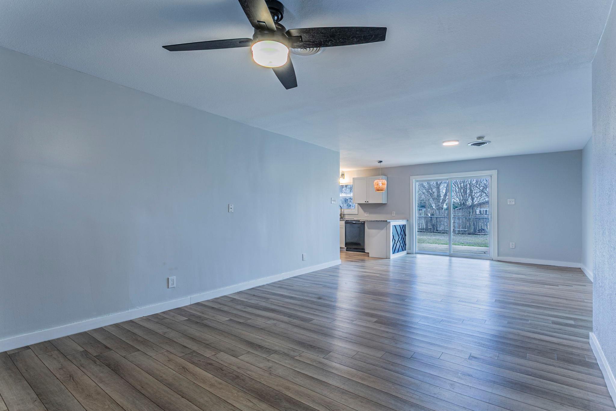 207 N 1st St, Little River Academy, TX 76554