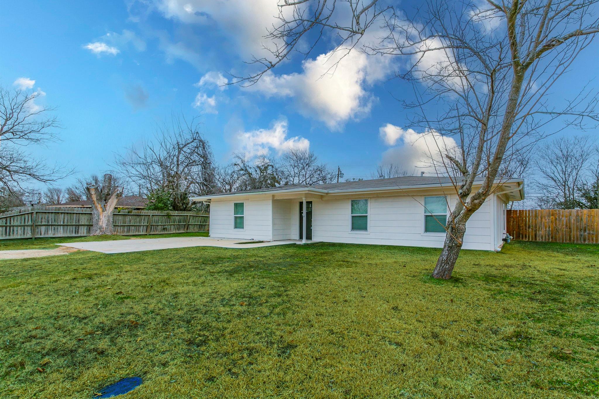 207 N 1st St, Little River Academy, TX 76554