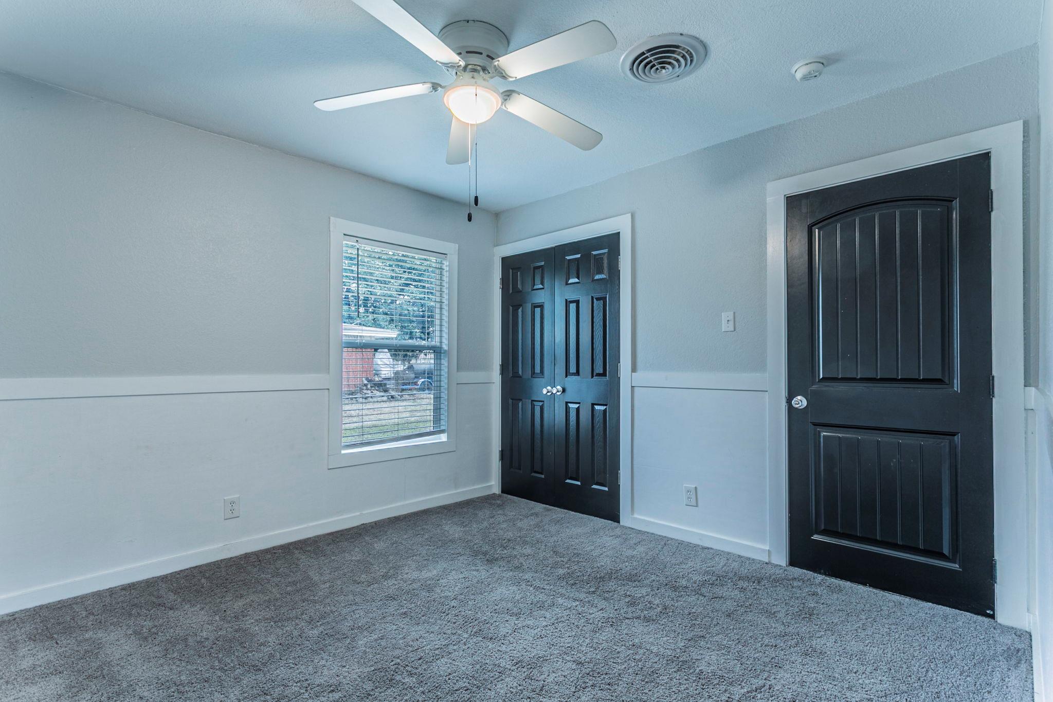 207 N 1st St, Little River Academy, TX 76554