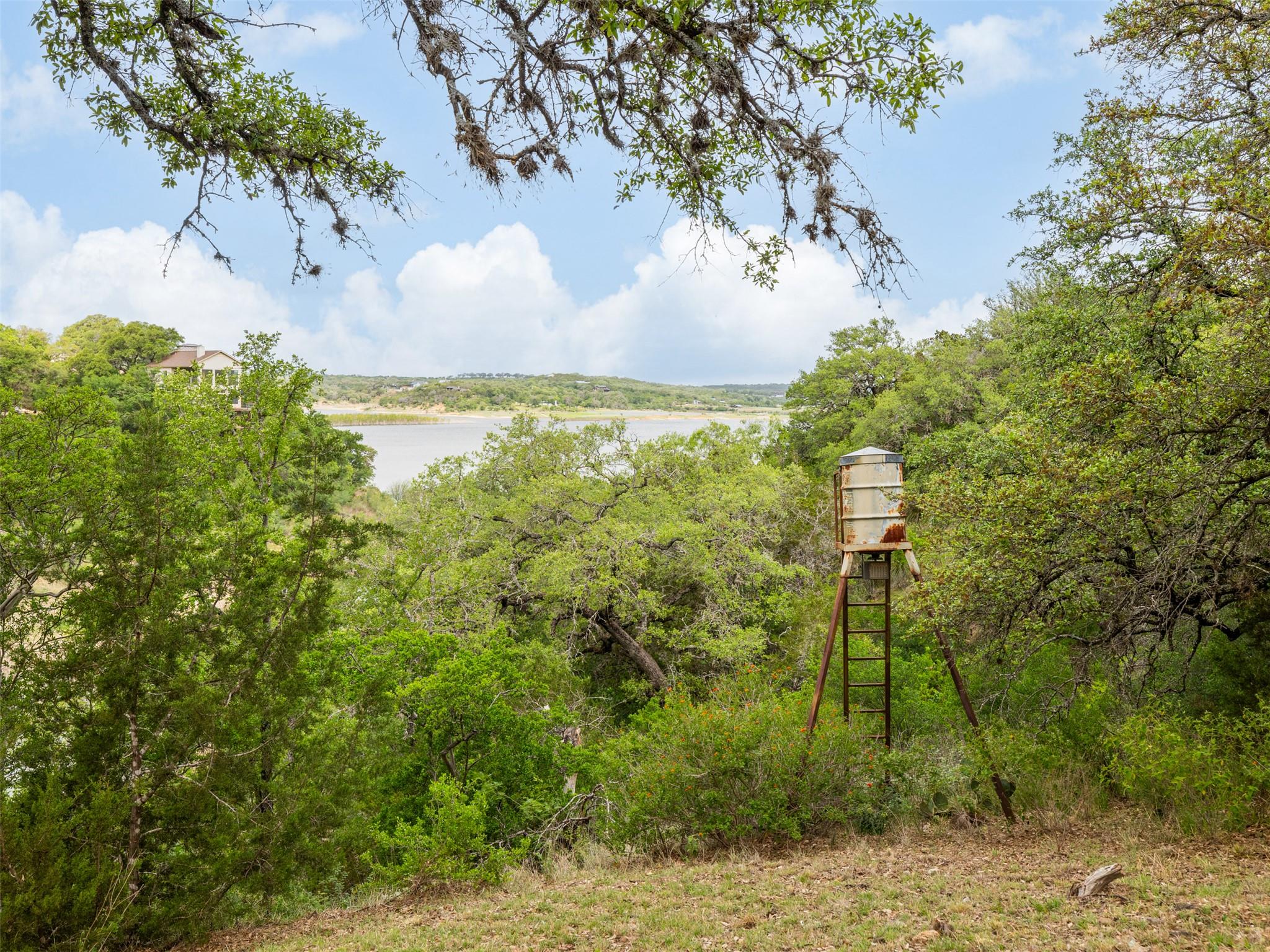 509 Coventry Rd, Spicewood, TX 78669