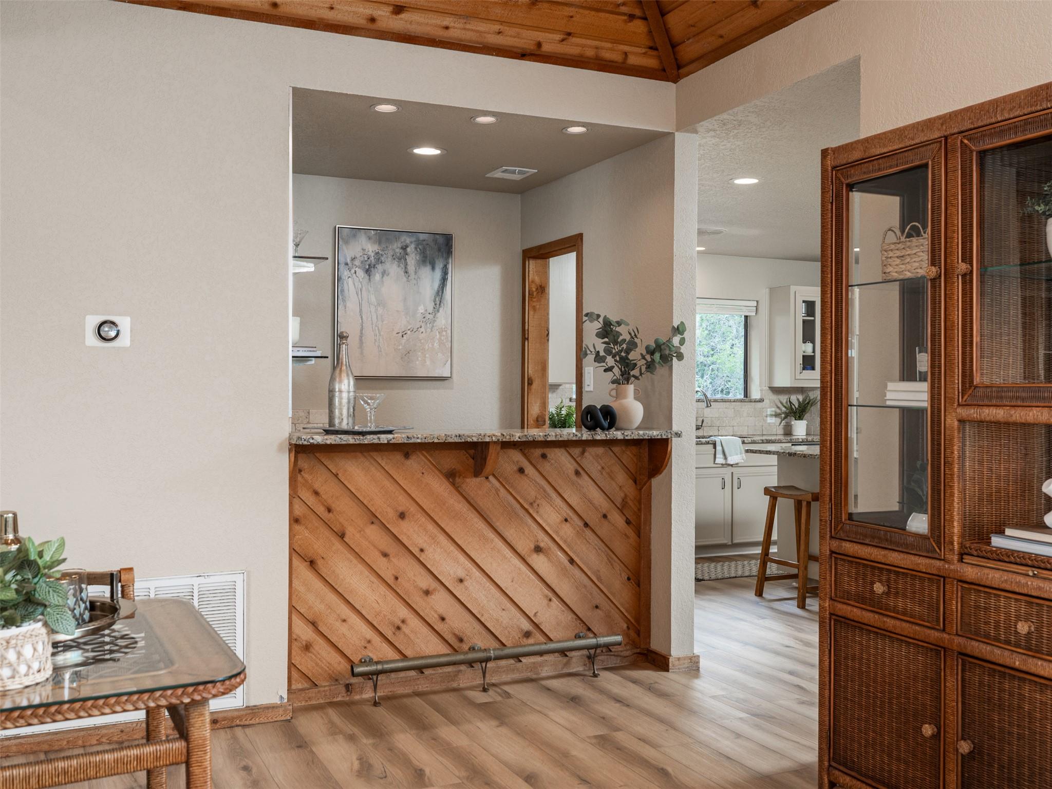 509 Coventry Rd, Spicewood, TX 78669