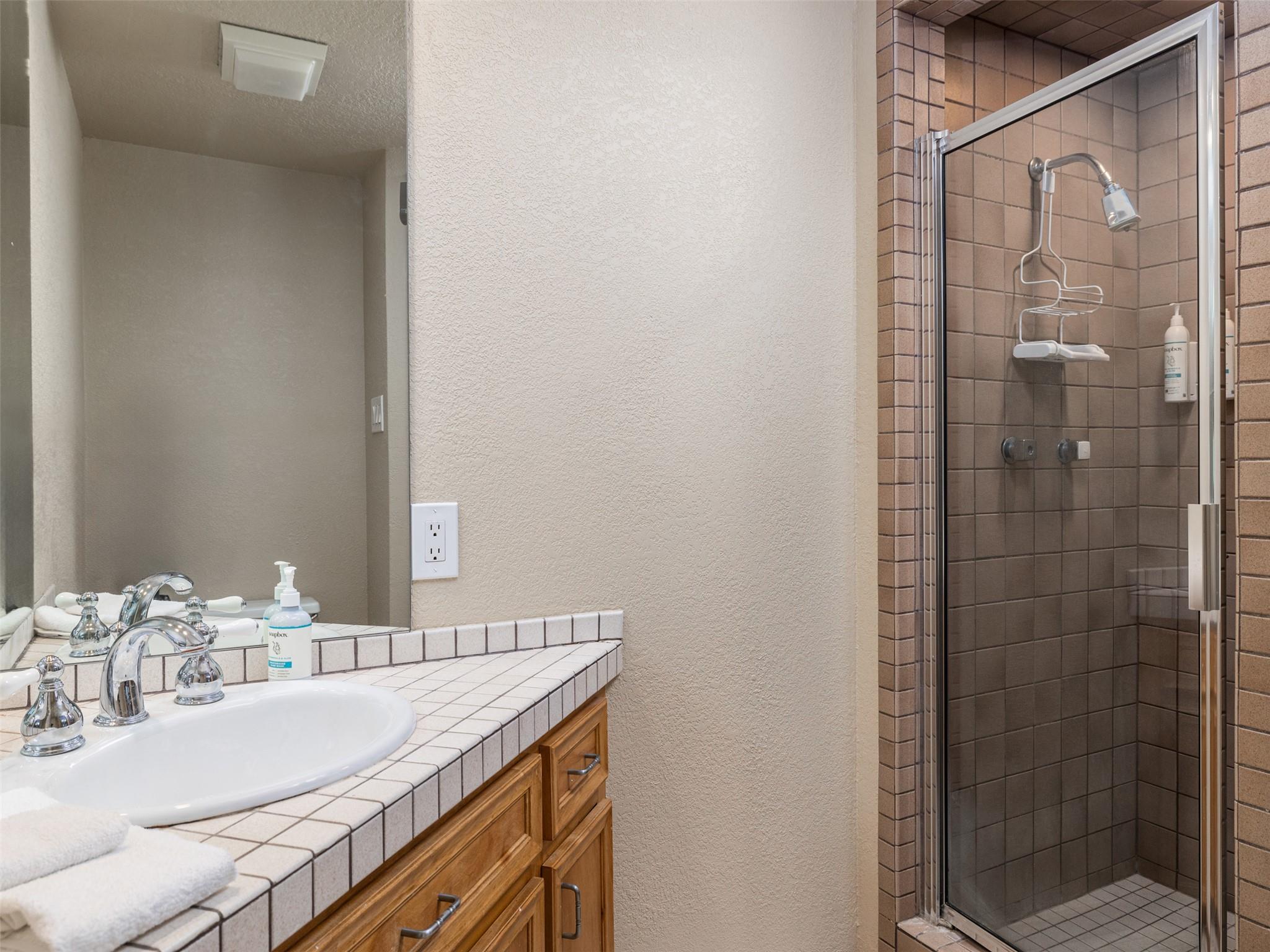 509 Coventry Rd, Spicewood, TX 78669