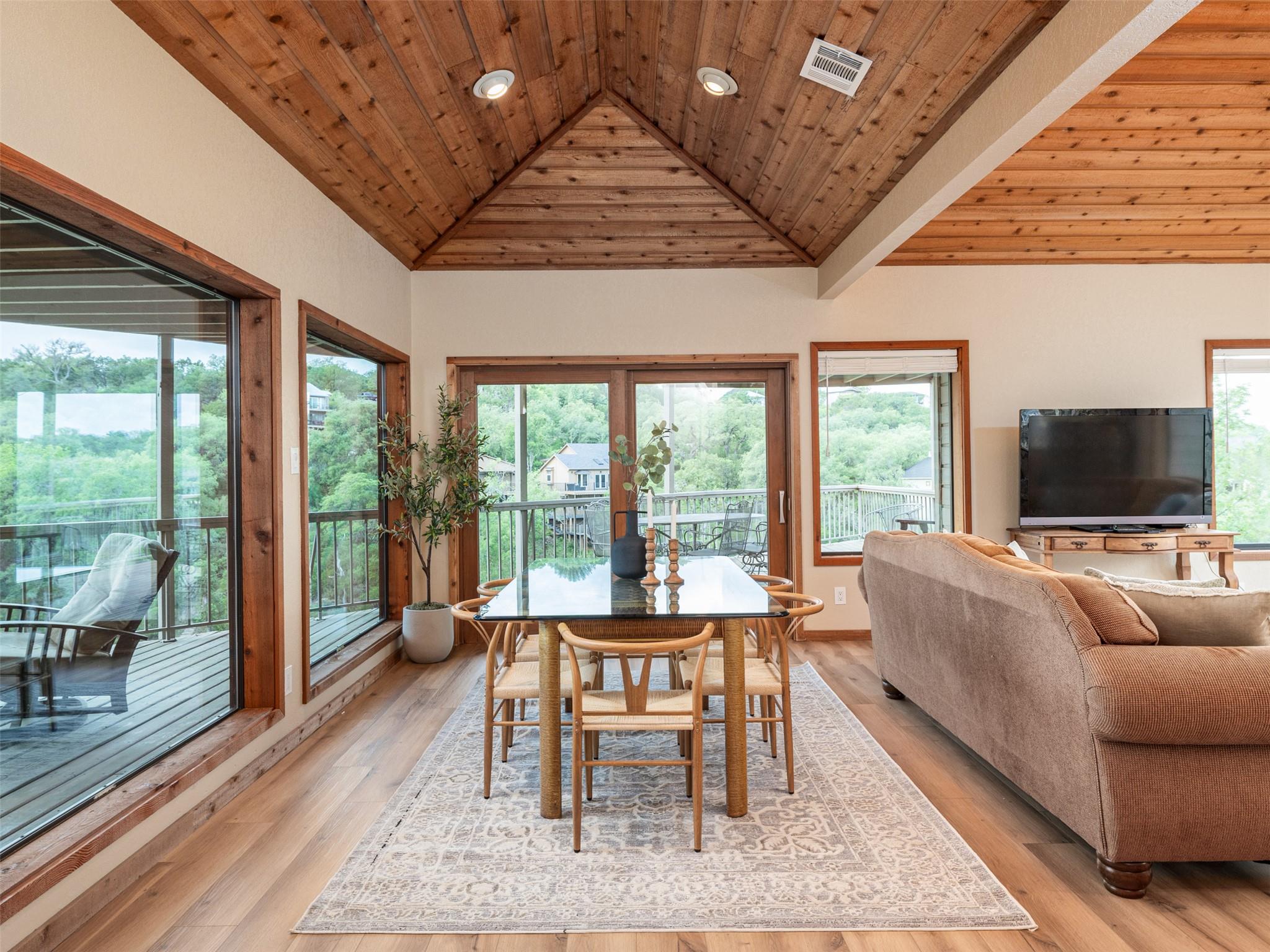 509 Coventry Rd, Spicewood, TX 78669