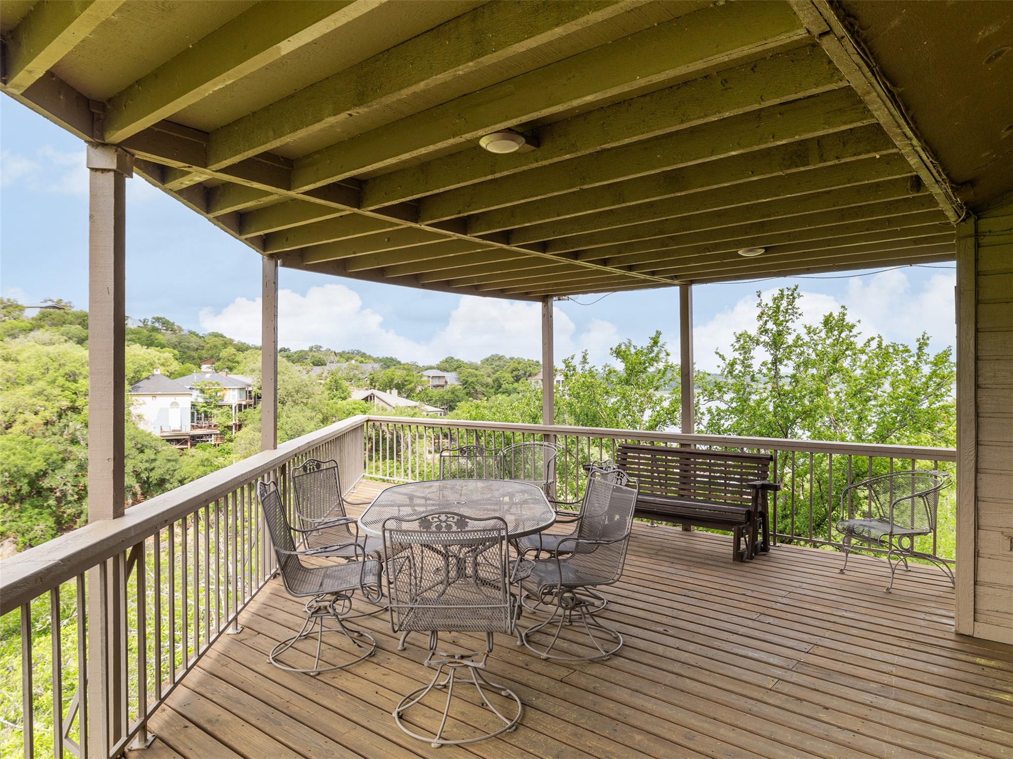 509 Coventry Rd, Spicewood, TX 78669