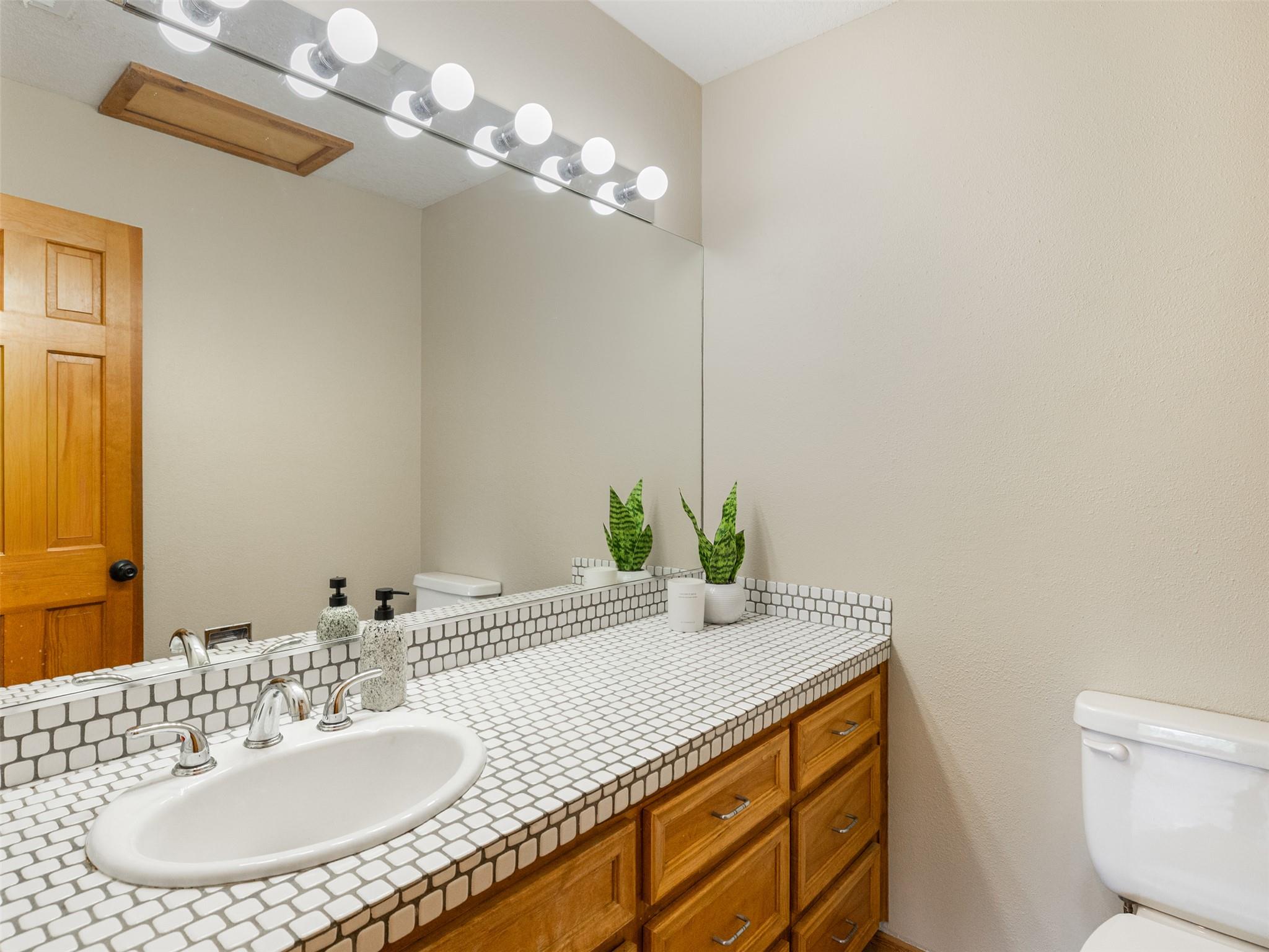 509 Coventry Rd, Spicewood, TX 78669