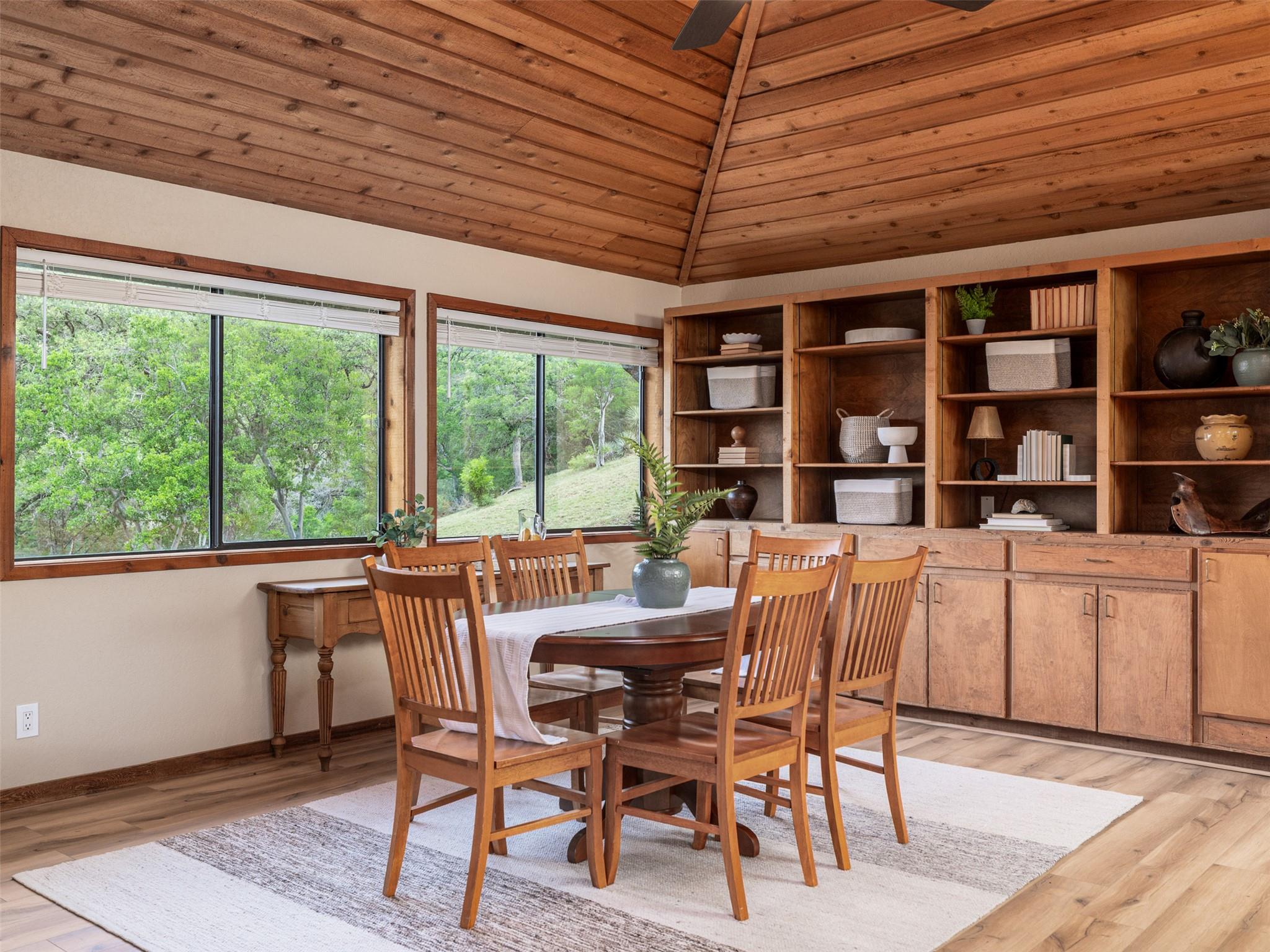 509 Coventry Rd, Spicewood, TX 78669