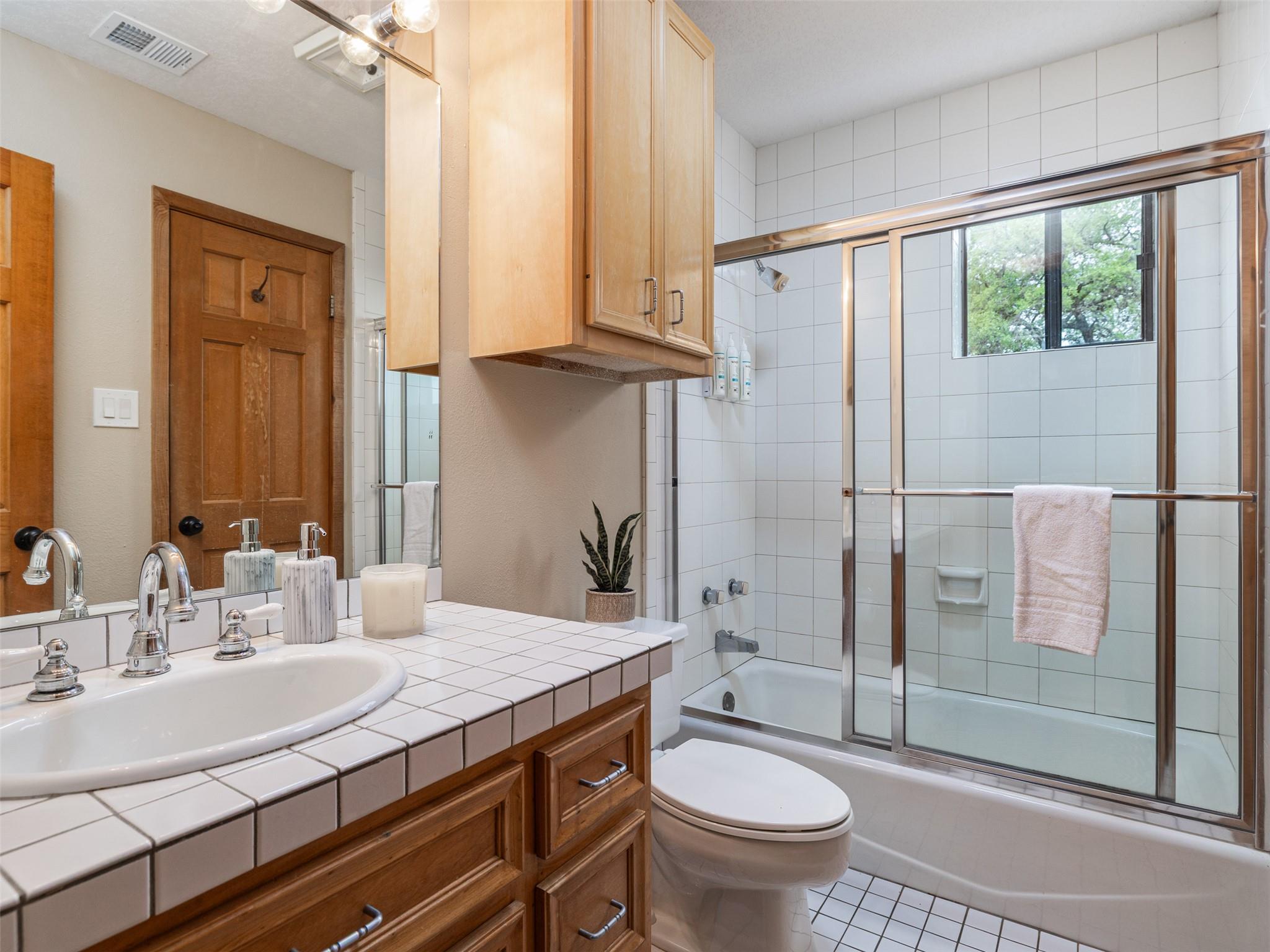 509 Coventry Rd, Spicewood, TX 78669