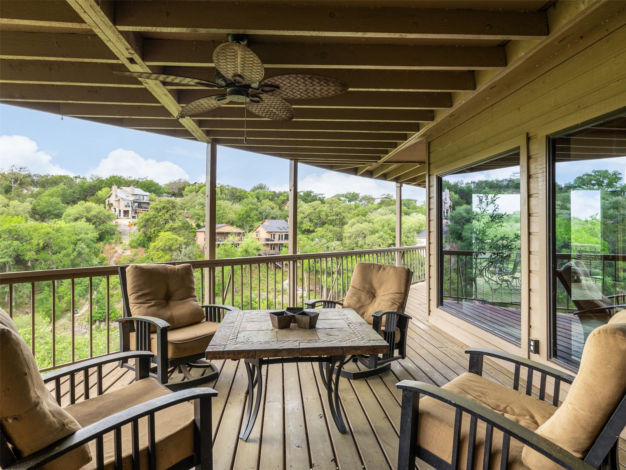 509 Coventry Rd, Spicewood, TX 78669