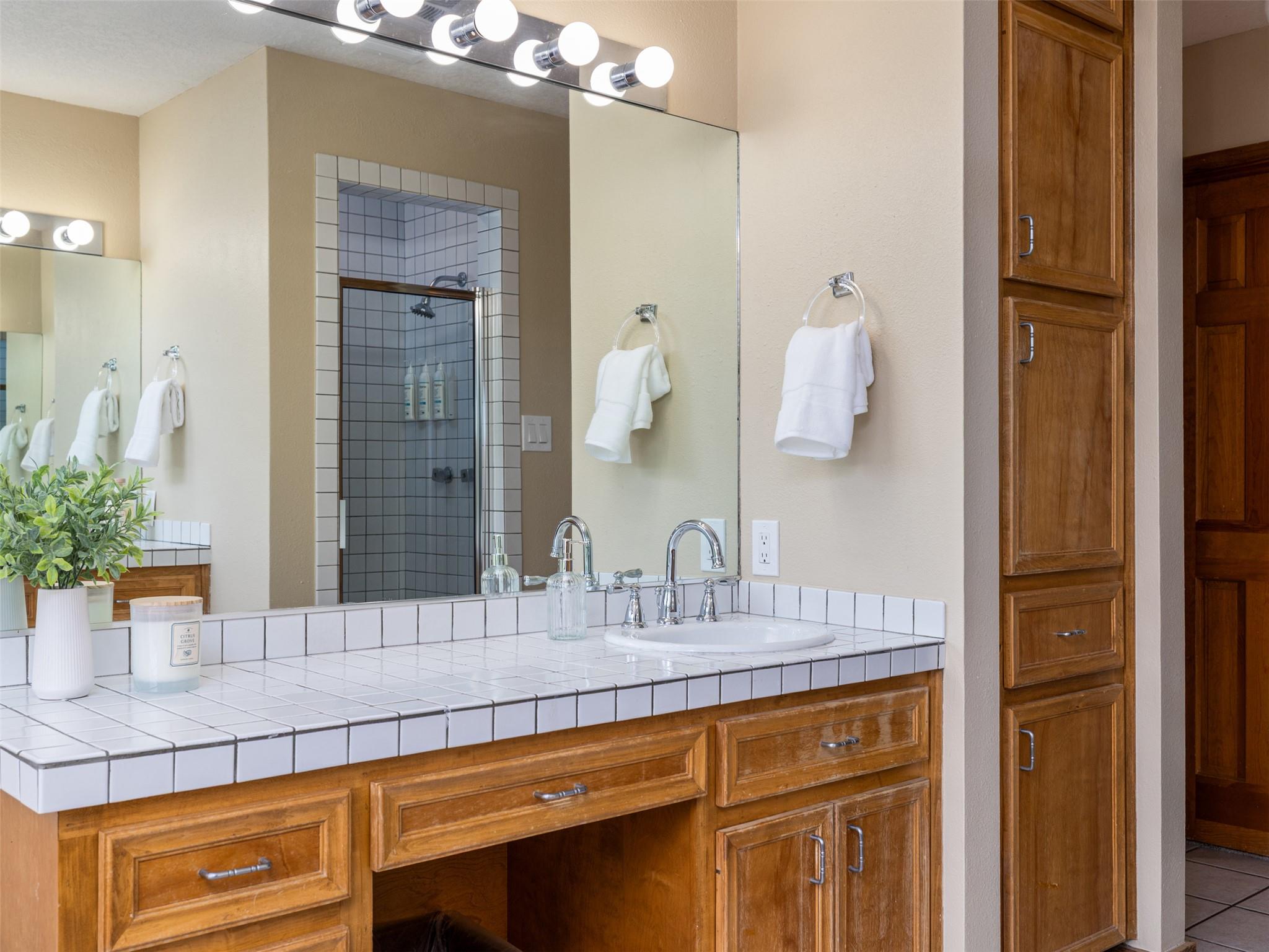 509 Coventry Rd, Spicewood, TX 78669