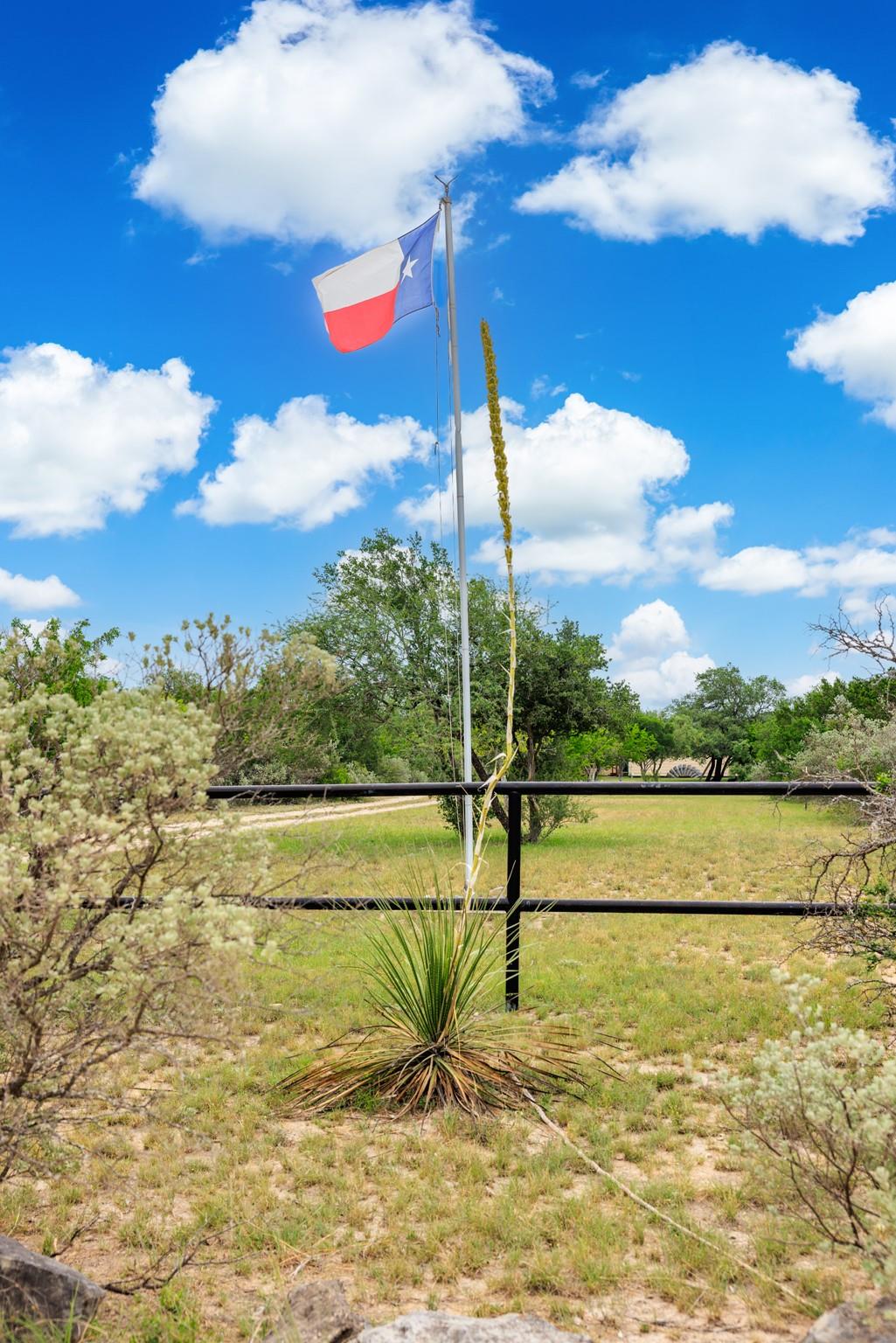 1245A Private Road 2415, Uvalde, TX 78801