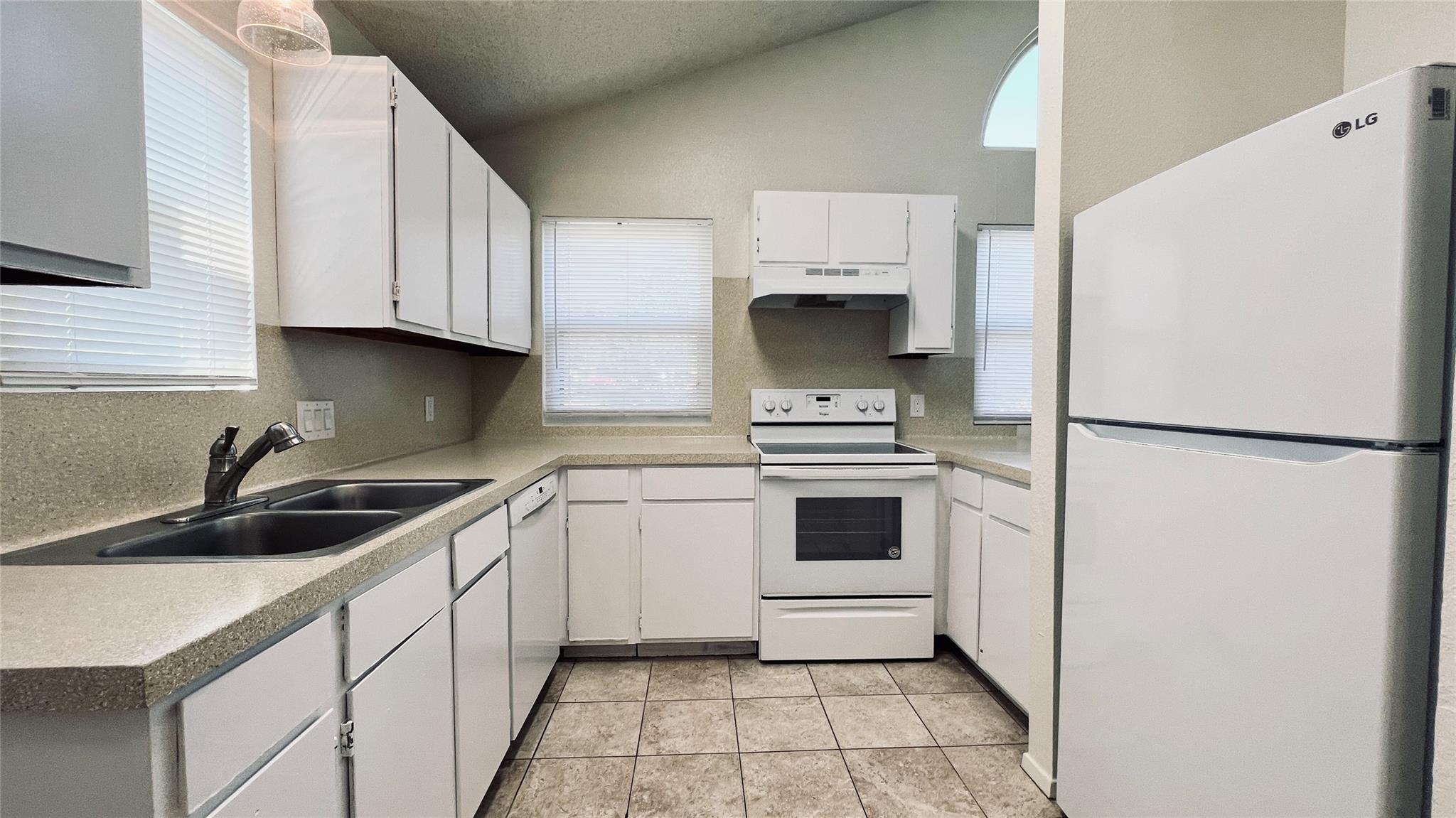 8901 Pineridge Dr # B, Austin, TX 78729