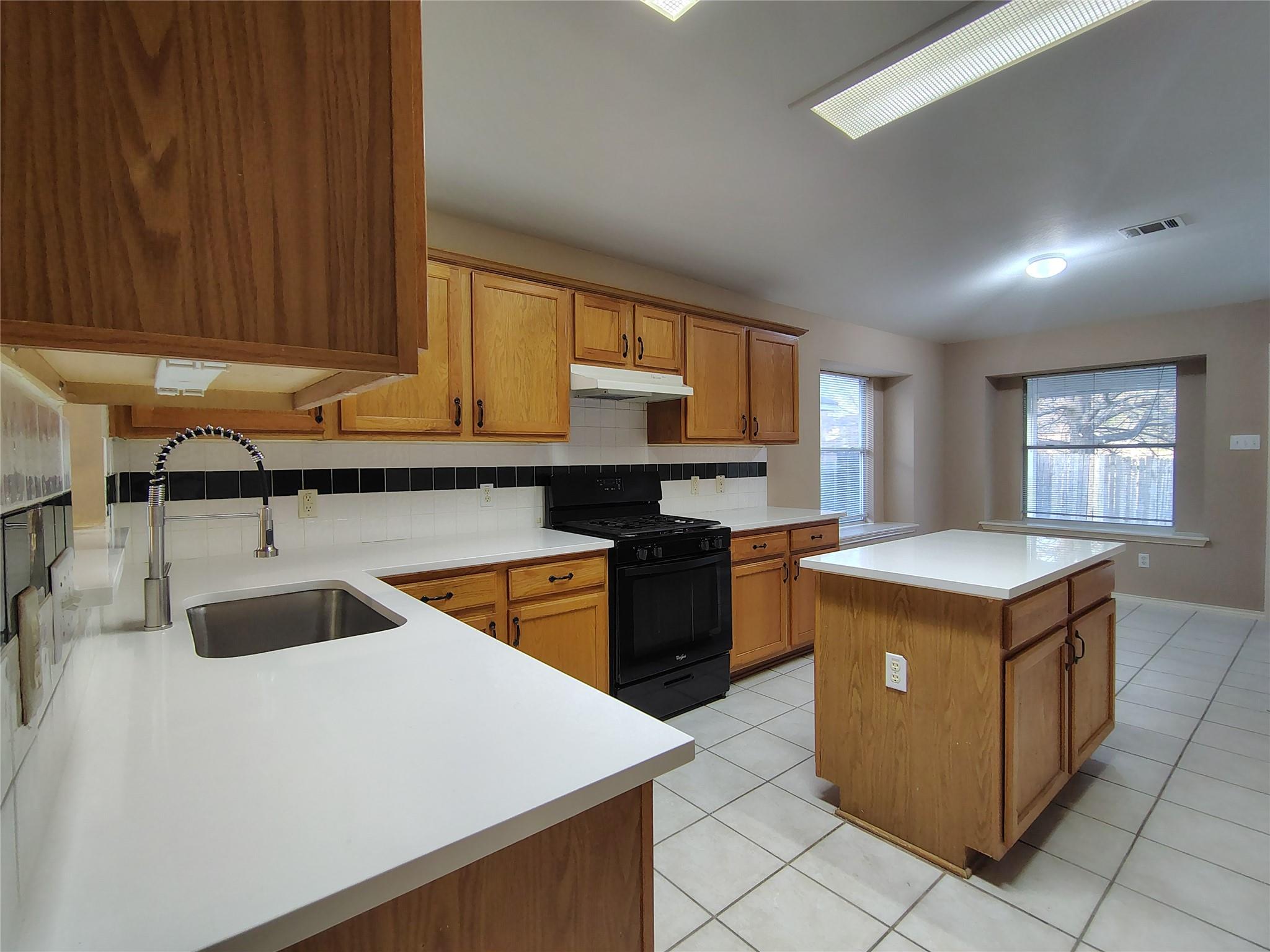 2504 Hutton Ln, Leander, TX 78641