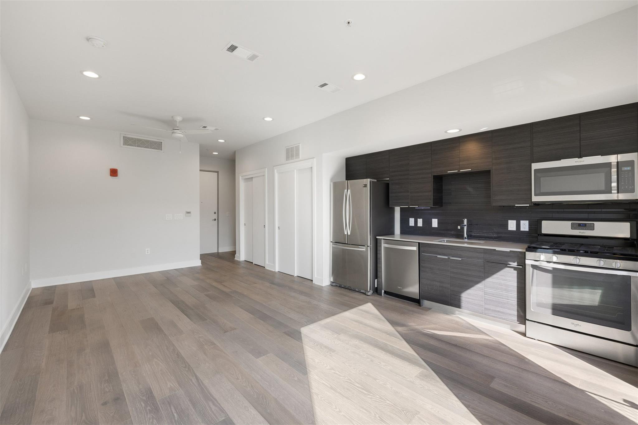 1800 E 4th St # 327, Austin, TX 78702